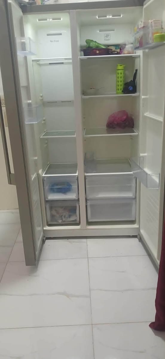 ثلاجة بسعر مناسب تحتاج إلى تصليح
‏*********** ‏
