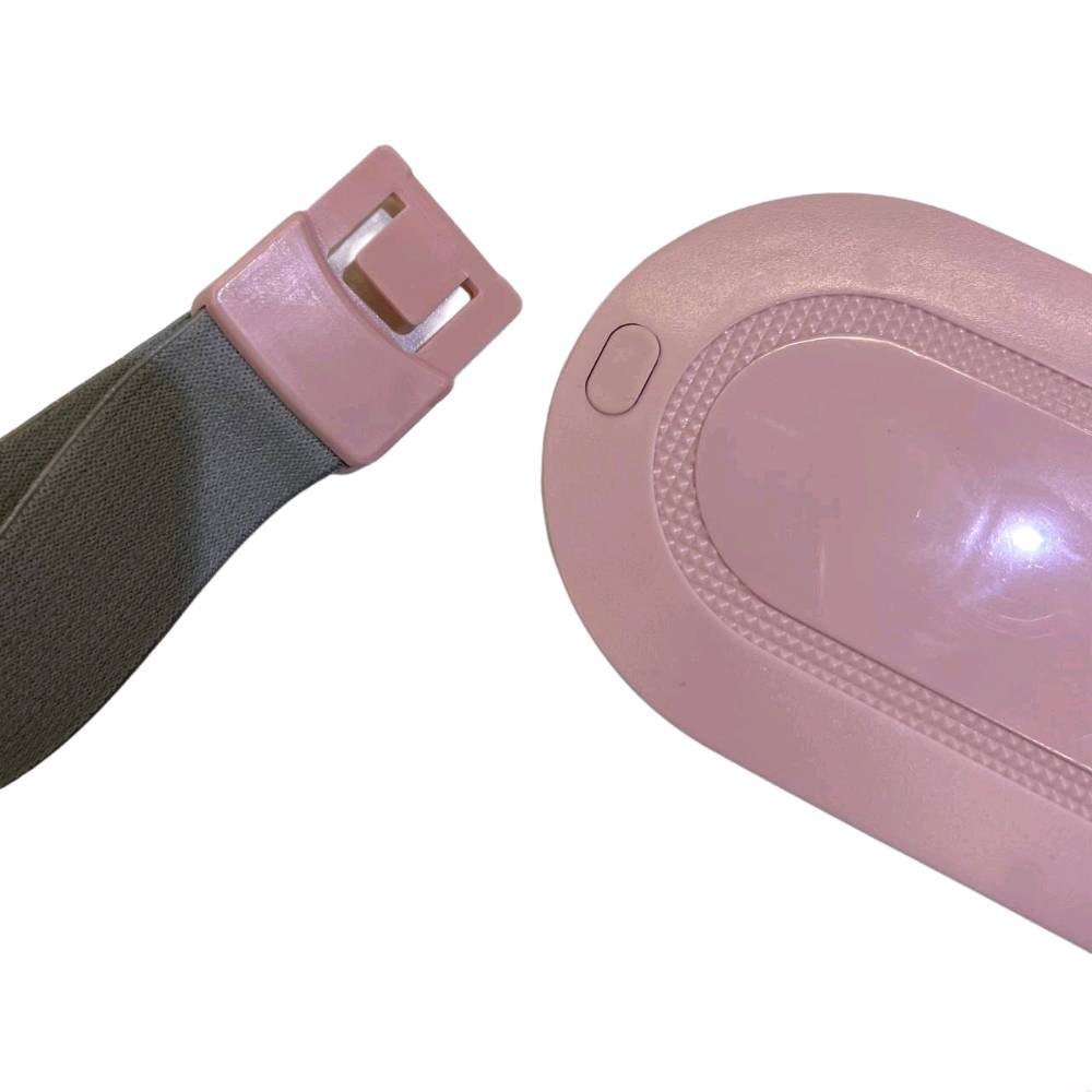 حزام تدفئة ذكي للبطن والخصر مع اهتزاز – قابل للشحن USB
#عرض خاص
السعر السابق 25000
السعر الجديد 16000
حزام تدفئة عملي مصمم لمنطقة البطن والخصر يعتمد على تقنية التسخين بالجرافين، ويوفر مستويات حرارة متعددة مع أوضاع اهتزاز للمساعدة في تدفئة المنطقة بشكل مريح أثناء الاستخدام.

• تقنية تسخين بالجرافين توفر تدفئة سريعة خلال حوالي 5 ثوانٍ.

• ثلاث درجات حرارة قابلة للتغيير: ‎50°‎ / ‎55°‎ / ‎60°‎ مئوية.

• أربع أوضاع اهتزاز (M1 / M2 / M3 / M4) يمكن اختيارها حسب الحاجة.

• تشغيل بسيط بزر واحد مع شاشة عرض ومفاتيح للتحكم بالحرارة والاهتزاز.

• تصميم حزام مخصص لمنطقة الخصر والبطن لراحة الاستخدام.

• إيقاف تلقائي بعد 30 دقيقة عند عدم وجود حركة.

• نوع المنتج: حزام تدفئة ذكي للبطن والخصر
• المقاس: ‎185 × 85 × 25 مم
• المادة: ABS + قماش مخملي
• درجات الحرارة: ‎50°‎ / ‎55°‎ / ‎60°‎ مئوية
• أوضاع الاهتزاز: 4 مستويات (M1 – M4)
• طريقة الشحن: كابل USB
• جهد الشحن: ‎5V‎
• نطاق الاستخدام: الخصر والبطن

محتويات العلبة:
• حزام التدفئة الذكي
• كابل شحن USB
• كتيب التعليمات

 
التوصيل5,000