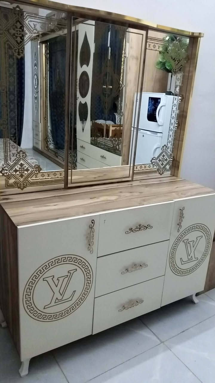 غرف تركيه مستعمله للبيع
مكان بغداد سعر 900بيه مجال رقم ***********واتساب
