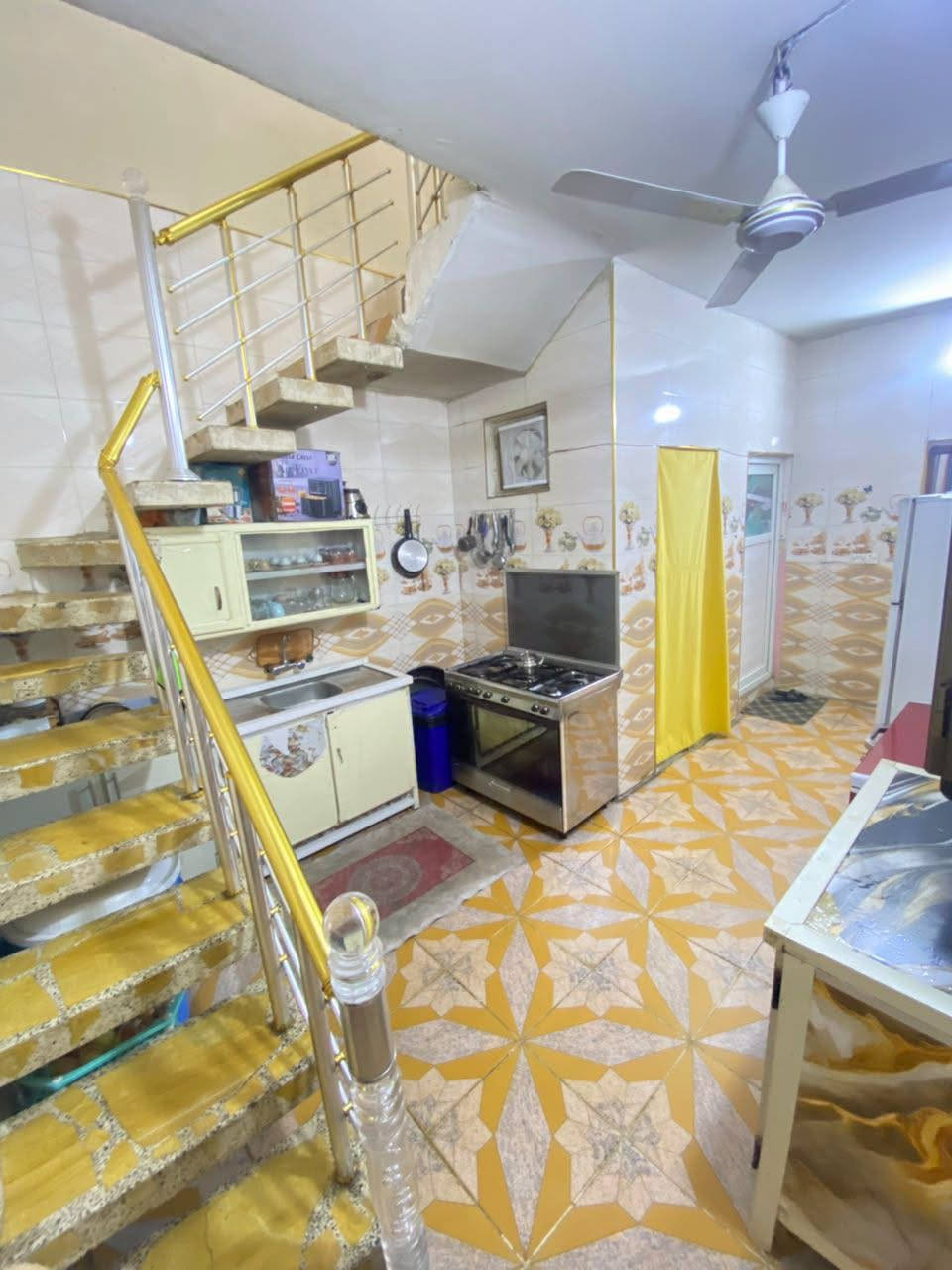 دار سكن للبيع مساحه 75متر طابق ونص 2 نوم صاله مطبخ صحيات مناور شارع الكهرباء قرب مدرسة زهور العراق اي استفسار تفضل *********** مكتب الزيدي للعقار
