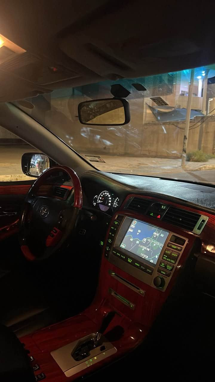 TOYOTA CROWN MAJESTA

للبيع تيوتا ماجستا.

رقم بصره مزاد شرط المداور ثاني يوم

السياره فول مواصفات 5 دكم
  
✅ محركها V8 الحجم 4300.

✅ كشنات جلدvip تتفئة ومساج  

✅ تبريد امامي خلفي3قطع.✅

✅ 3قطع بردات خلفيه.

✅ اربع كشنات كهرباء.

✅ 3برده خلفيه وجانبيه كهرباء اصليه.

✅ 5بصمات ابواب+بصمة تشغيل+ صندوك شفط 

✅ كشنات خزن ميموري.

✅ كامره خلفيه 

✅ ثلاجة

✅ مري ترحيب عند الاقتراب.

✅ ستيرن كهربائي

✅ مري كهرباء.
{لون نيلي}
✅ تحكم ستيرن+كروز تثبيت سرعه.

✅ جنطه جكات كهرباء شفط.

✅ سياره مال جناي 
:مشط ايسر بلاد
سيارة اي بي اس مامحور
 وباقي المواصفات المعروفه لل5دكم.

والسياره جاهزه على اخر حبايه.

العنوان البصرة زبير
***********

السعر160وبيهة مجال الزبير, البصرة
