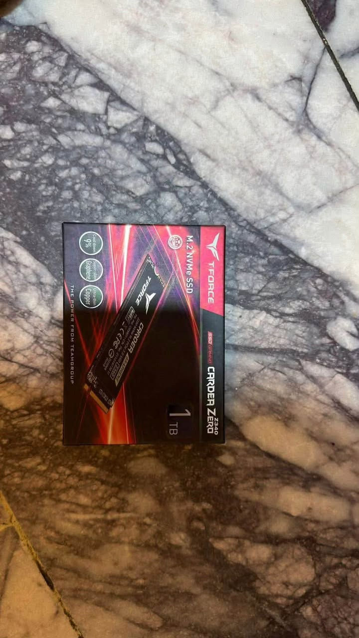 Pc Gaming
⚡ CPU: Intel Core i5 12400KF
🎮 GPU: Gigabyte RTX 3070 Ti
🔥 Motherboard: Gigabyte Z690 AORUS Elite DDR5
RAM: 32GB XPG RGB DDR5 5200MHz
💾 Storage:
• NVMe M.2 1TB
• NVMe M.2 512GB

❄️ Cooling: DeepCool 360mm Liquid Cooler
✨ Case: Lian Li تحكم كامل من داخل النظام
🔋 PSU: 750W Gold Certified
🖥️Monitor Asus 1080 27 180hz curved
🖥️Monitor Gigabyte 2k 27 180hz 
🖱️Mouse Logitech g502 hero
🎙️Headset Hyper x cloud 3 wireless
⌨️Keyboard Glorious 
🔌UPS 1kv online استعمال شهر
*********** وتساب

نص مكتوب في الصور:
- GIGABYTE 27" QHD 2K 1 MS 165 Hz 8 bits 1500 R HDR READY