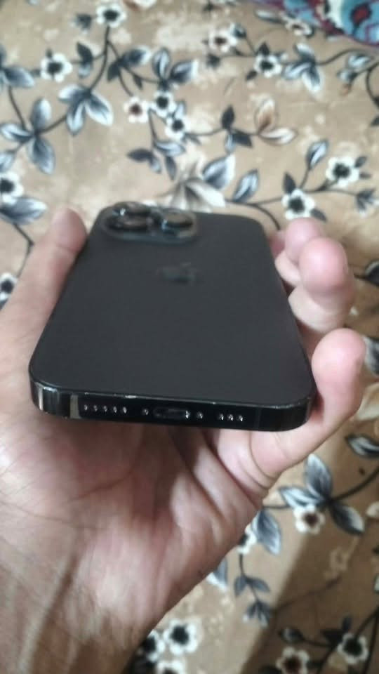 14برو
شاشه مستبدله اصليه 
بطاريه 100 مستبدله 
ذاكره 128 
تواصل واتساب ***********
