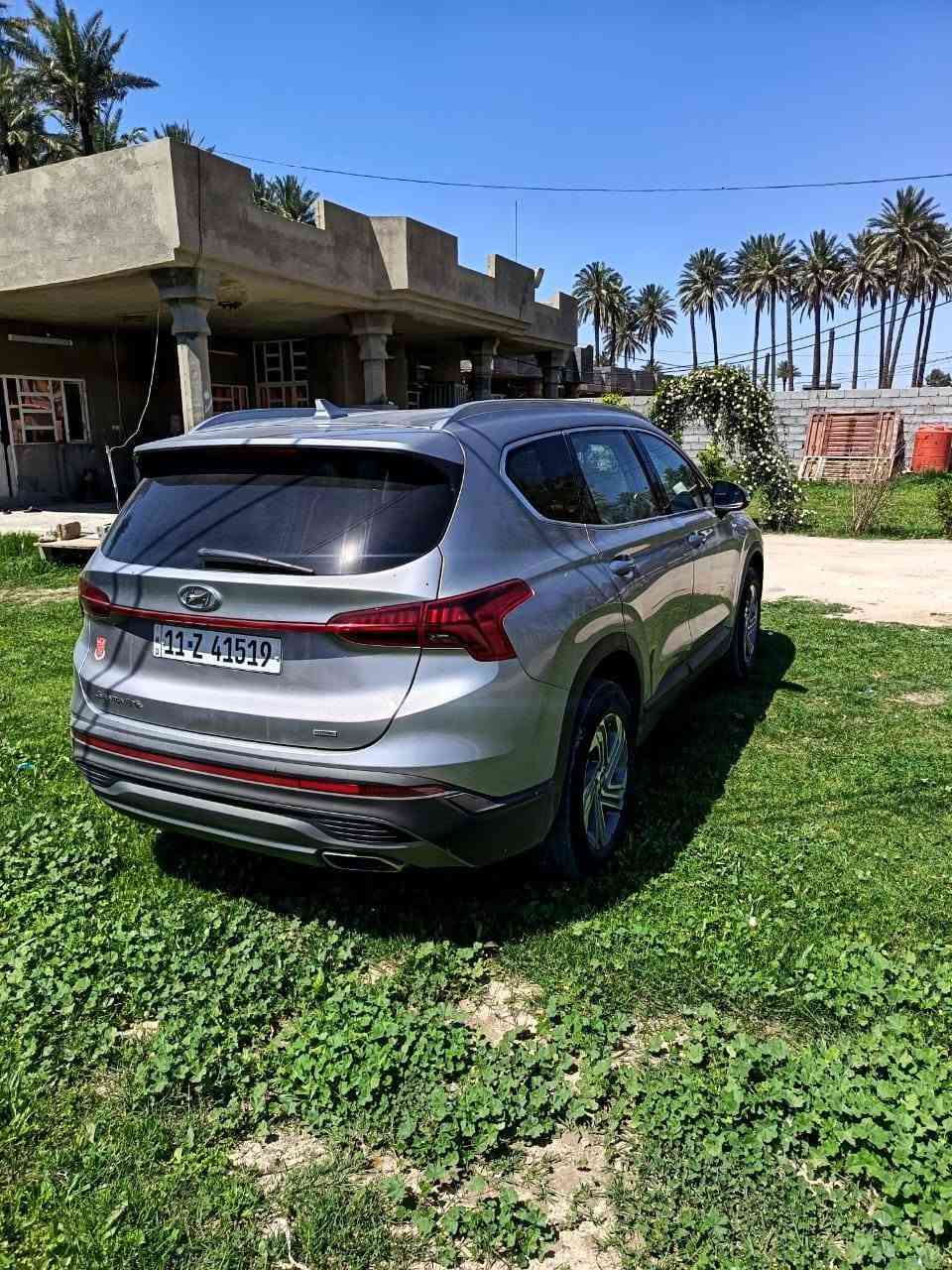 🔰 هيونداي سنتافي 2023

Hyundai Santa Fe 2023 
US Import | Gray

✨ فئة HTRAC AWD (دبل ذكي)

✨ لون رصاصي

🔘 رقم بغداد دولي جديد باسمي
🔘 السنوية نافذة لغاية سنة 2030

🛞 الممشى: 80,000 كم

🟠 المواصفات | Features

• HTRAC All-Wheel Drive (AWD) – دبل ذكي
• ⁠Smart Key & Push Start – تشغيل بصمة ودخول ذكي
• ⁠Remote Start – تشغيل عن بُعد
• Power Tailgate – باب خلفي كهربائي
• ⁠Blind Spot Assist – مراقبة النقطة العمياء
• ⁠Lane Keeping Assist – الحفاظ على المسار
• ⁠Forward Collision Assist – مانع التصادم الأمامي
• ⁠Adaptive Cruise Control – مثبت سرعة ذكي
• ⁠Rear Cross Traffic Alert – تنبيه حركة المرور الخلفية
• ⁠Front & Rear Parking Sensors – حساسات أمامية وخلفية
• ⁠Rear View Camera – كاميرا خلفية
• ⁠Apple CarPlay & Android Auto – دعم آبل كار بلاي وأندرويد أوتو
• ⁠Dual Zone Climate Control – تكييف أوتوماتيك مزدوج
• ⁠Electric Driver Seat – مقعد السائق كهربائي
• ⁠Multi Drive Modes – أوضاع قيادة متعددة
• ⁠LED Headlights – مصابيح LED
حجم المحرك 
2500
نوع المحرك
Jdi

🔵 الحالة

🔹 وارد أمريكي

💢 حادث جاملغ وبنيد فقط الباب والجنطه كلير من امريكا  مرفق تفاصيل بلصور 3 قطع كلير أمريكا بدون حادث

✅ السيارة جاهزة للاستخدام ولا تحتاج أي مصاريف

📍 مكان السيارة بغداد السعر 180ورقه بيه مجال بسيط 

الاستفسار 
***********
