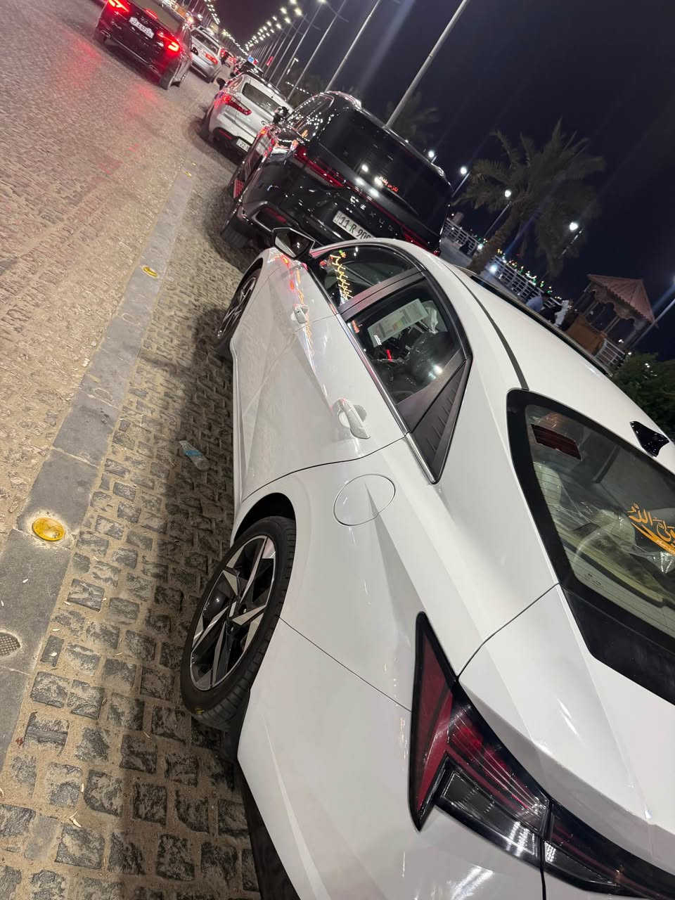 النترا 2023 خليجي فول مواصفات مكينه 2000 بصمه تشغيل وابواب مري شفط تشغيل عن بعد تبريد قطعتين حساس امامي خلفي وباقي المواصفات معروفه كفاله عامه ماعده طعجه بالبنيد ورصعتين ماشيه 50 الف كيلو وهذا رقمي ***********
السعر 165 واذا اكو مراوس اوباما جارجر Singapore

