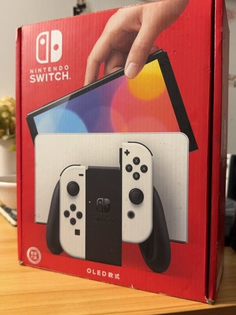 اللون ابيض مستعمل بحاله ممتازه ونظيف ويا كامل ملحقاته سليمه من شاحن وموصل HDMI
ويده
وكارتونته وكامل اكياسها
في كسر بسيط باليده اليمنى لكن تم تصليحها جوده الصوت ممتازه وعاليه ويدعم اتصال البلوتوث
اقصى جوده 1080
لايزال يدعم تحديثات واخر تحديث اله 22.5.0
يدعم اللمس
يدعم توصيله على شاشه TV
يدعم اتصال الانترنت
مساحته 64GB وقابل للزياده
غير مهكر
* Online شغال
* Nintendo Account طبيعي
* ما عليه حظر
* الجهاز أصلي
* كل الملحقات أصلية