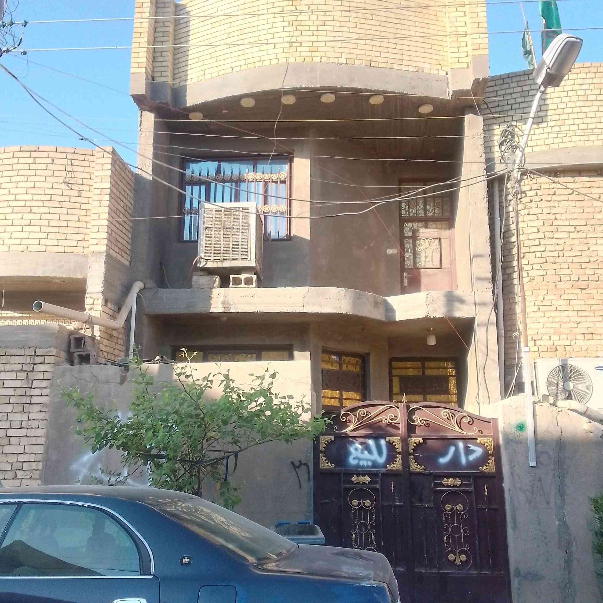 سلام عليكم دار البيع المساحه 120متر واجهه 5 ونص ،طول 20 طابقين الطابق الارضي ستقبال مطبخ صاله +قرفه نوم الطابق الثاني غرفتين منال صطح فول  بناءً جديد رفت طابوق جمهوري حي طارق نهايته شارع الوسط فرع مقهئ الإقليم مجاور ابو نايف الدريعي اتصال *********** ابو حسن المياحي وبخدمتكم@
