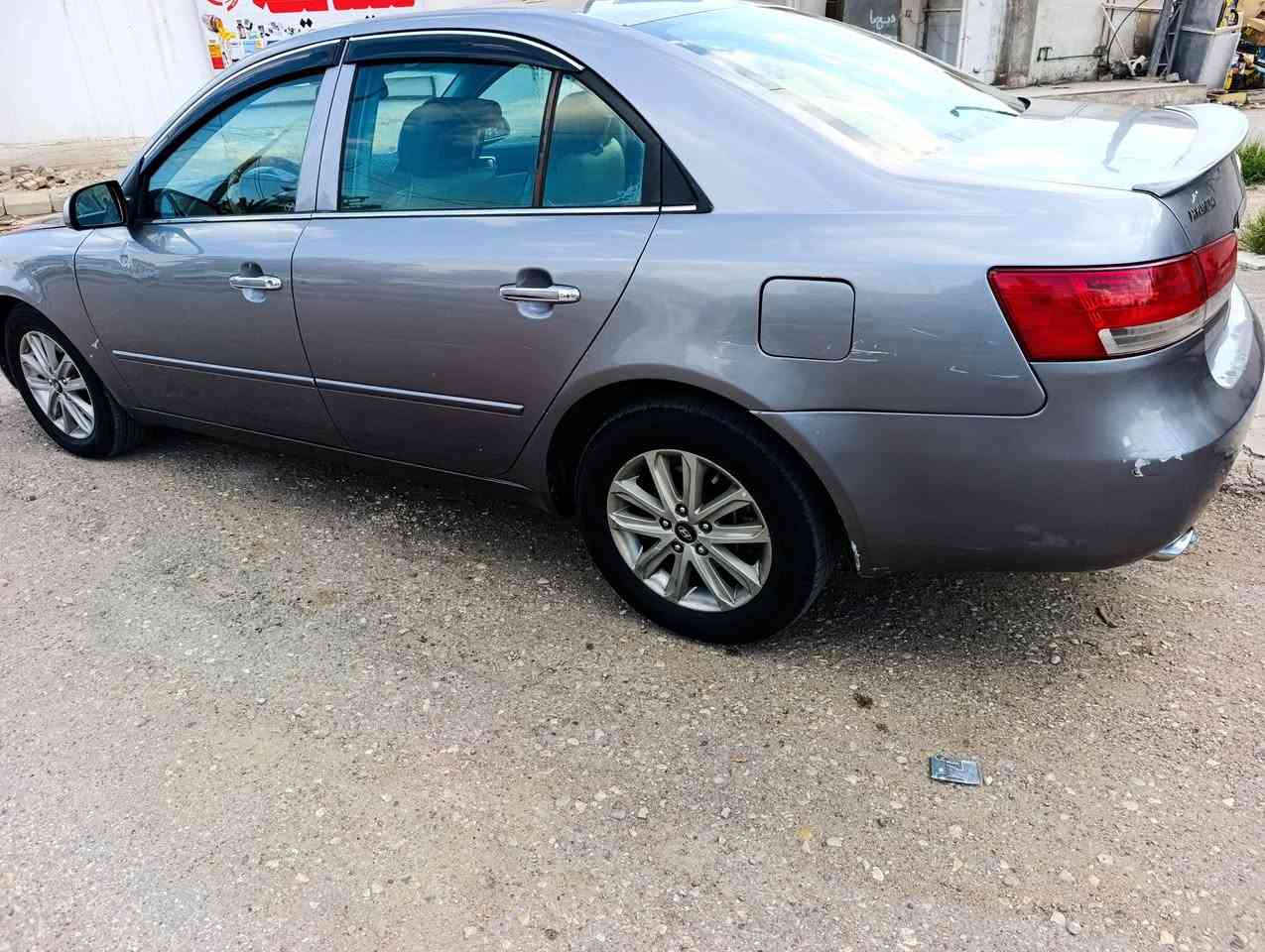 السلام عليكم شباب أقره المنشور واتصل 
سوناتا موديل 6 وارد امريكي 6 سلندر 
رقم بغداد الانگليزي باسمي سنوية لل2031
حدادية جديده گير ومحرك مكفولات 
منظومة تبريد جديده شادها 
منظومة زنون اصلي 
فتحة سقف تبريد كشنات 
حساس زراگات 
منظومة بريك ABS جديد 
داخل جلد ياباني مفروش مع الصندوق 
السعر 85 وبيها مجال بسيط 
مكان السيارة واسط الأحرار 
*************************
