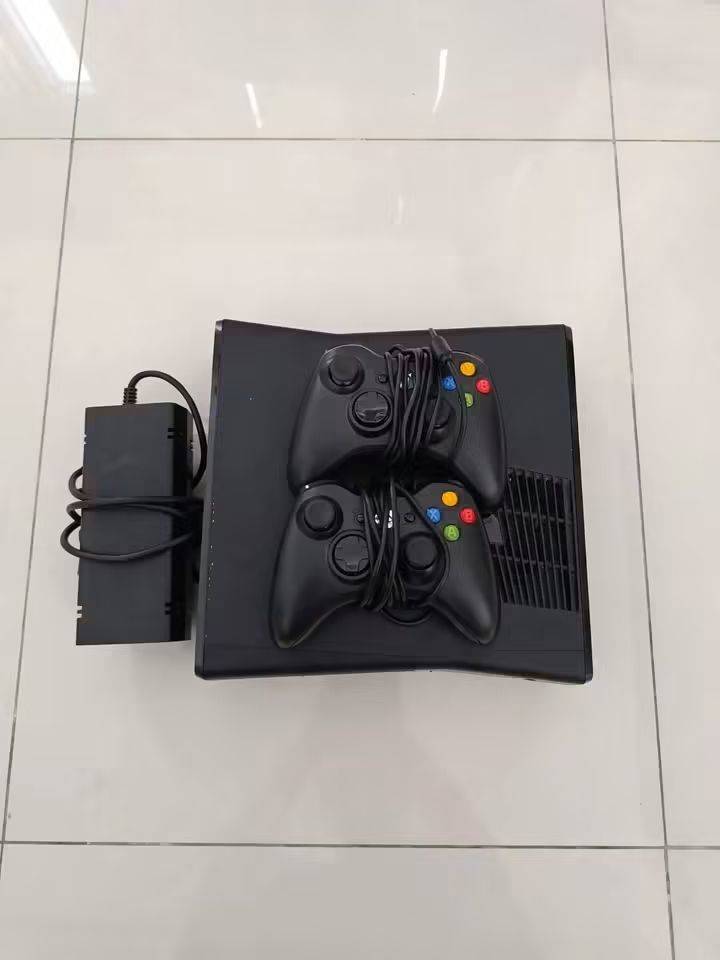 اكس بوكس ٣٦٠ • هارد ٥٠٠جيجا • ٩٠ لعبة