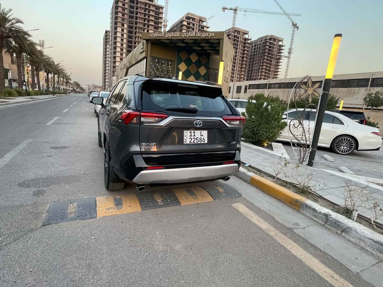 راف فور موديل 2023 xse
السياره جديده جدا فول الفول
السياره لونين والقماره لون اسود
السياره بلك ان وهايبرد وبنزين
البنزين تنساه الشحن يمشيك 100 كيلو عالكهرباء
ماشيه 16 الف فقط بعدها ع وضع الشركه
مواصفات السياره
سلايد
كشنات جلد اسود واحمر
ويل كب كبير
تدفئه بالستيرن 
المقاعد تدفئه حتى الخلفيه
شفتات بالستيرن 
شاشه دجتال
نظام صوتي كامل jbl
شحن تلفون وايرليس
صندوك كهرباء
حادث السياره  خلفي صندوك ونص جاملغ خلفي فقط
البجم كبس والسياره مناقصها اي شي
مكان السياره اليرموك والمنصور
السعر 27.500$
للاستفسار ***********
