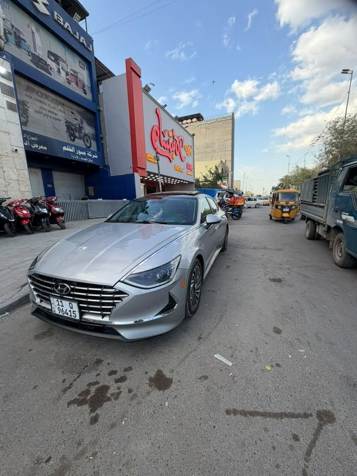 سوناتا 23 هايبرد
فول مواصفات اعلى فئه
ماشيه 35m 
حادثها ربع البنيد صبغ وبي بارد بدون ايرباك ودواخل 
السعر 170
للاستفسار 
***********
