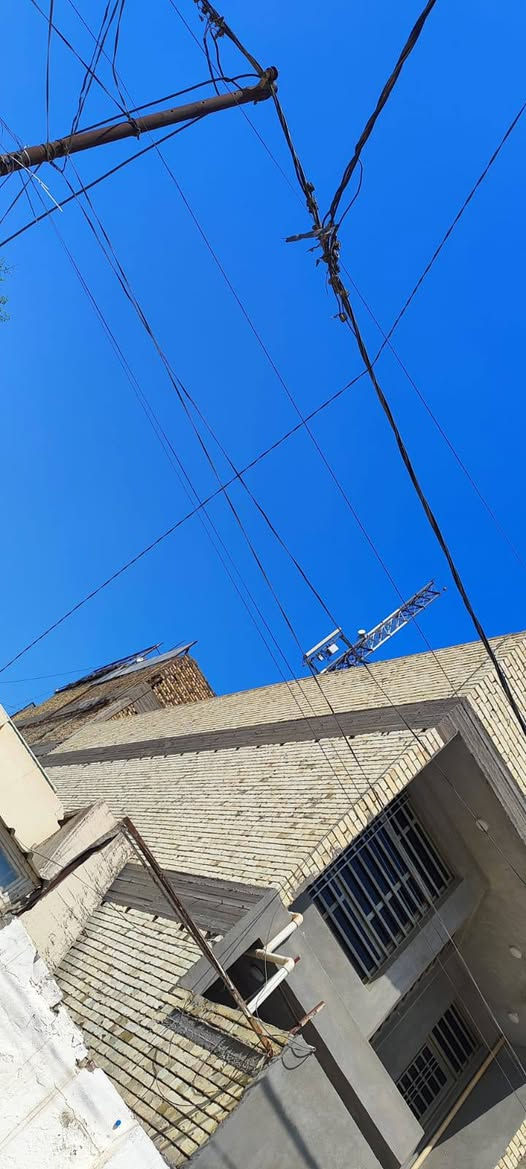 دار للبيع فى حى الشاوى ثانى بيت عن الشارع العام التجارى حديث سنه البناء 2026 طابو صرف مساحته 120 م طابقين 3 غرف نوم وهول وكلدور واستقبال ومطبخ ومجمع صحيات سعره 210 مليون معروض مكلف بالنشر  للاستفسار الاتصال بالرقم ***********
