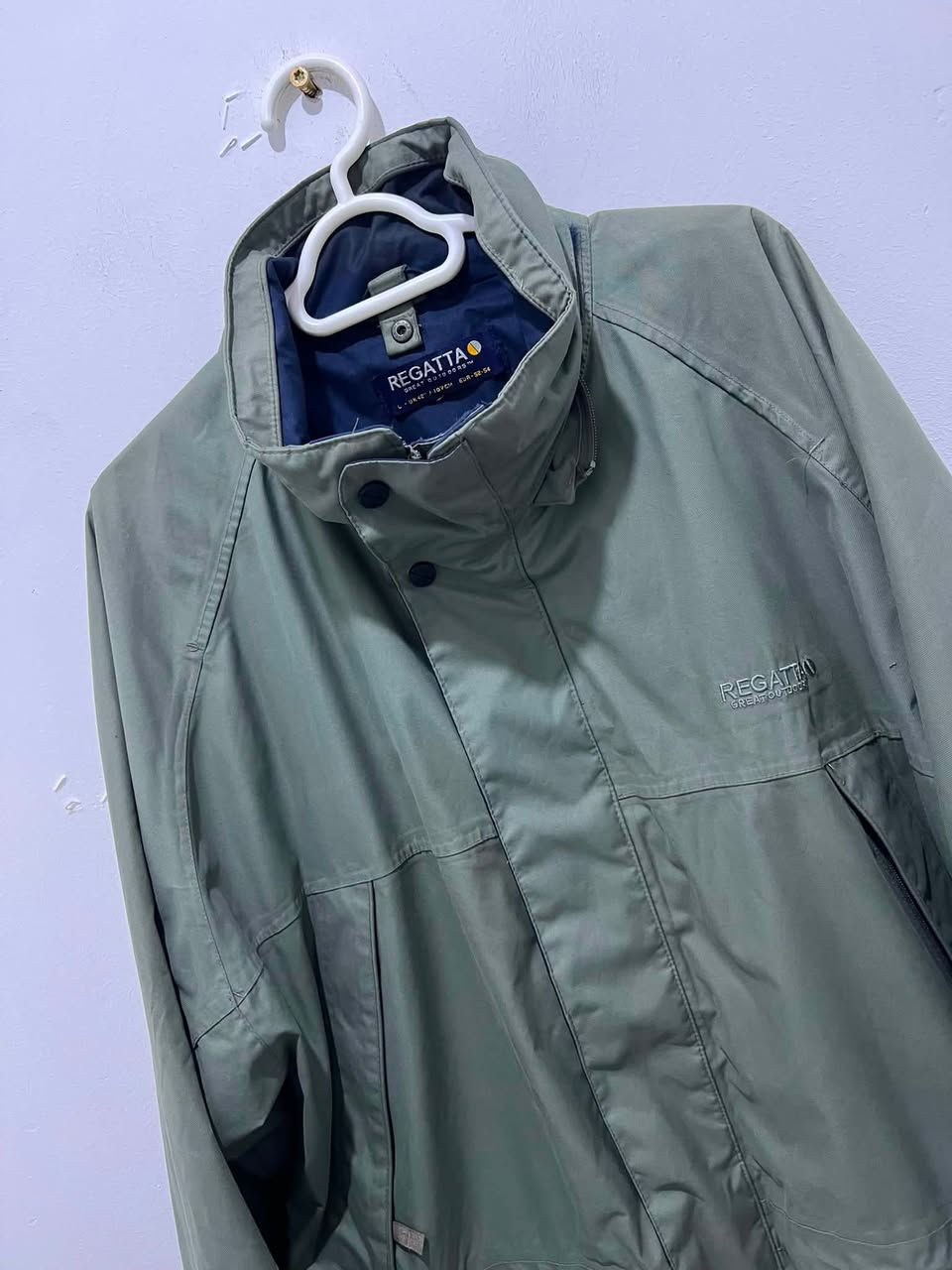 .
regetta_ goretex
size_2X
orginal
قطعە نظافە %100
مدنی عسکری 
توصیل جمع
بالە مستخدم
***********

