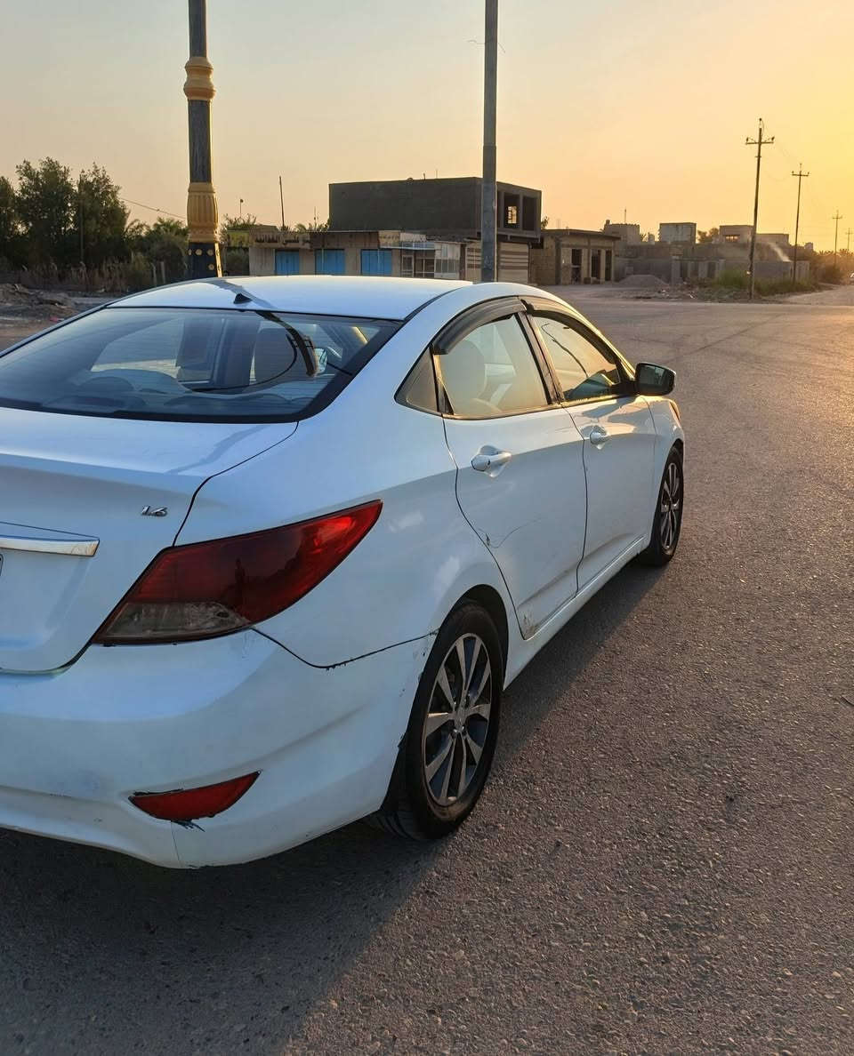 اكسنت 15خليجي 
محرك 1600 
سنوية ورقم جدد بأسمي 
شرط التحويل 
سيارة جاهزة مكينة و تبريد
خللها فقط النمره ال4 ما طيح 
للتواصل والاستفسار 
***********
