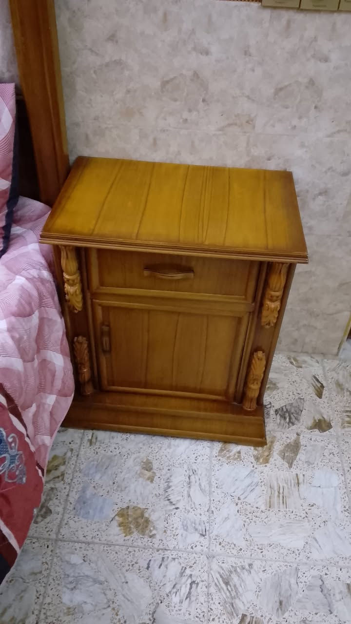 سلام عليكم غرفة نوم مستخدمه اخت الجديده للبيع السعر مليون و600 بيه مجال بسيط العنوان بغداد مدينة الصدر قطاع 28 موبايل ***********
