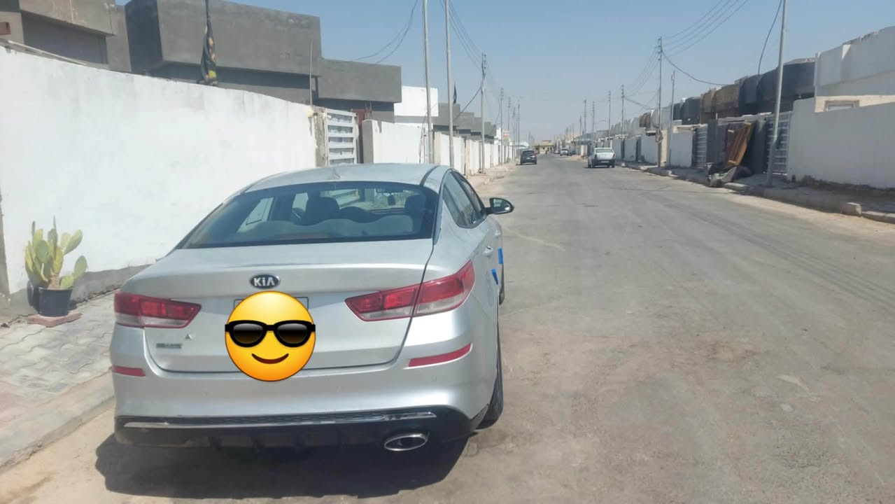 السلام عليك 

كيا اوبتيما رصاصي اللون

خليجي

محرك ٢٠٠٠

موديل ٢٠٢٠

السعر ١٢٥ وبيه مجال

الاتصال على الرقم ***********
