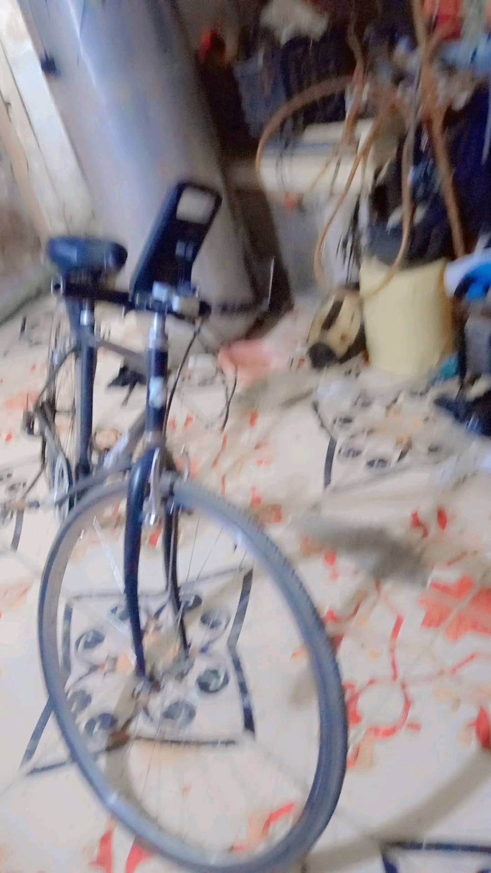 هذا البايسكل للبيع يردونه ب 70 هذا الرقم وصله ويا الو***********