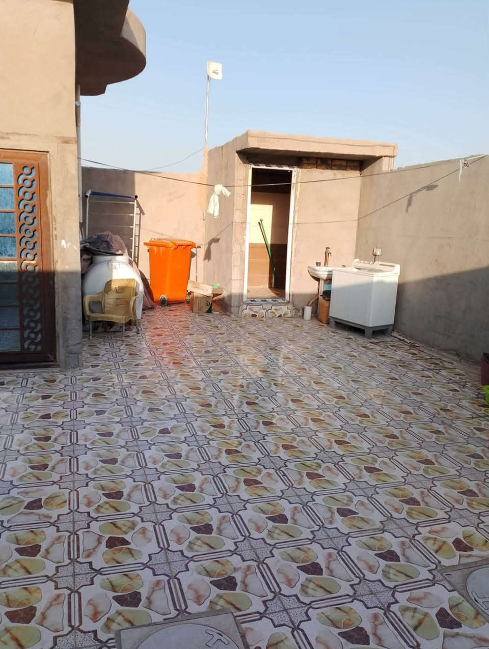 بيع مستعجل 🔥 🔥 
بيت للبيع 200 متر ⚡⚡
ملحق النداء منطقة 65 
الأساس صب  والسقف صب 🏫🏫
 يحتوي على استقبال وصاله وغرفتين ومطبخ وتخاريج داخليه وخارجيه🏦🏦

 سعر 73 وبيه مجال💸💸
☎️☎️***********
