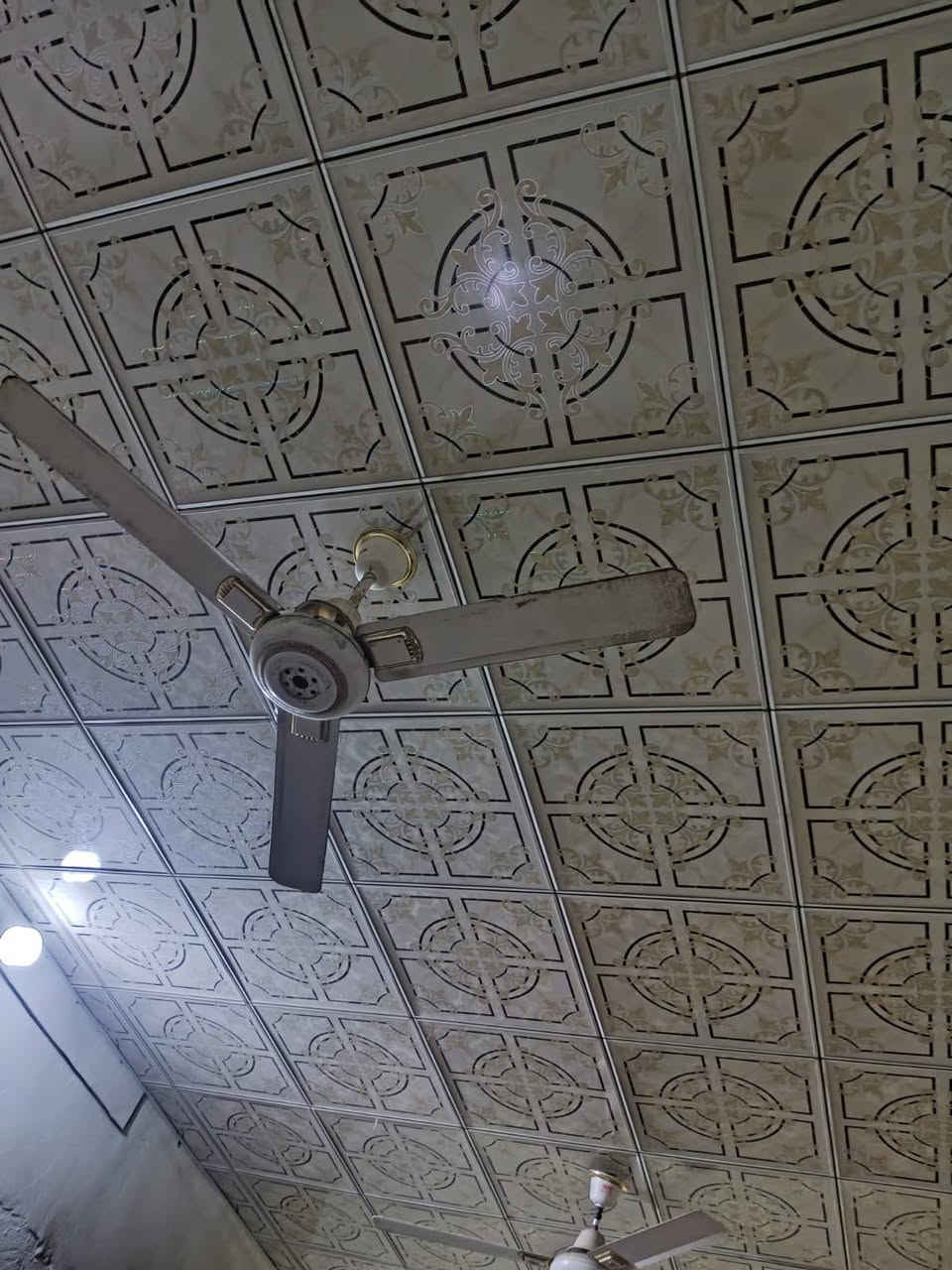 السلام عليكم
عندي بيت للبيع 
المساحة 105م 
العنوان : حي القاهرة الأولى خلف حديقة النخيل 
الرقم : ***********
