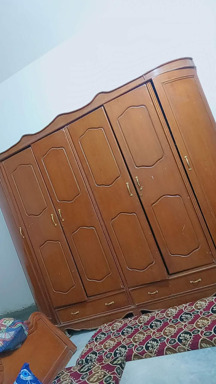 السلام عليكم ورحمة الله وبركاته غرفه خشب حطاطه ثقيل موو سوكيه للبيع ألسعر 300 بي مجال للشراي الأتصال *********** بي واتساب
