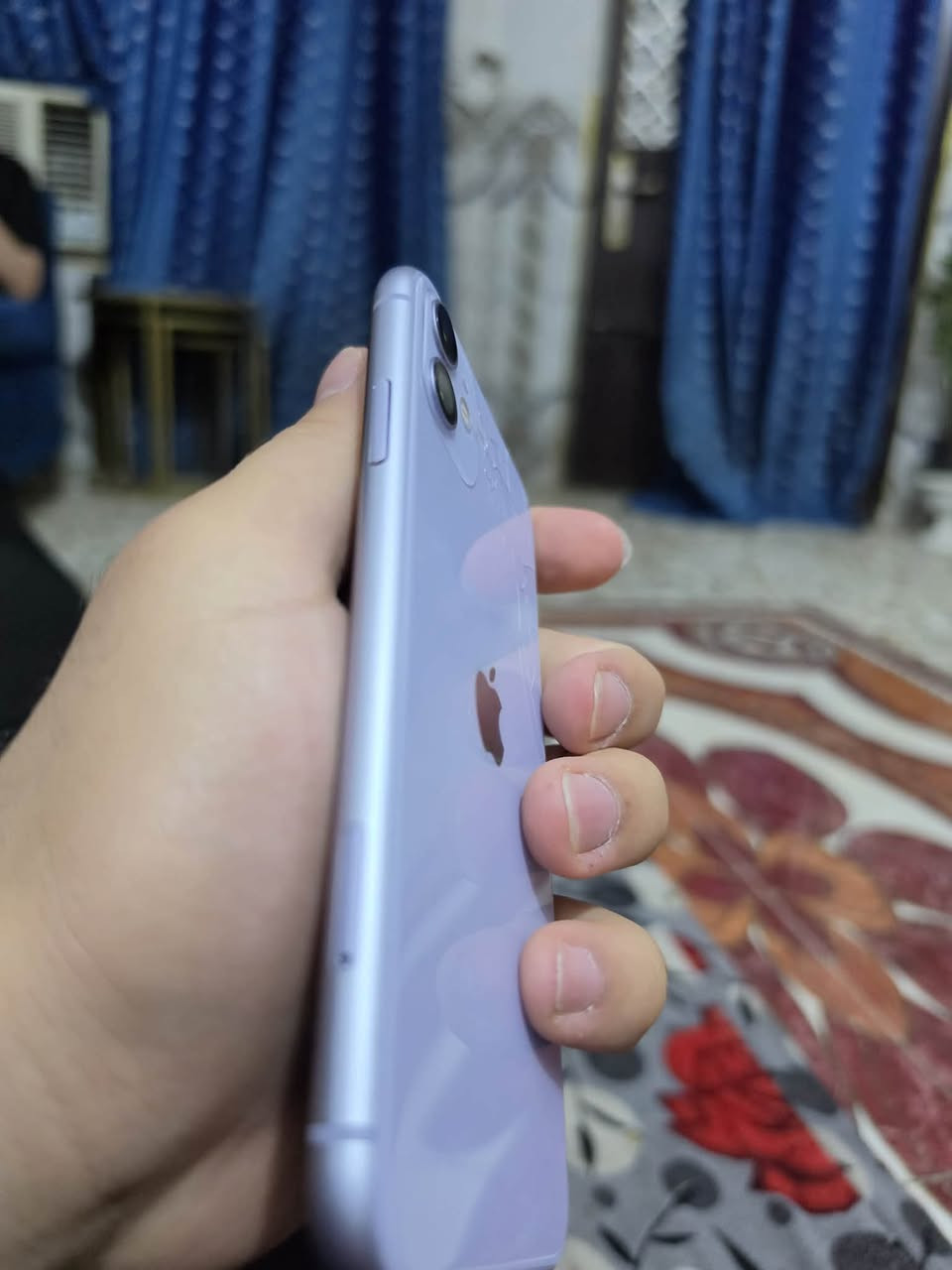 آيفون ١١ عادي فقط مبدل شاشه فيس إيدي شغال وضهر مفطور ذاكره ١٢٨ بطاريه ٨٧ بلاديه جهاز نضيف وكلشي شغال السعر ١٩٠ وبي مجال قليل مكاني بغداد الرشديه ***********
