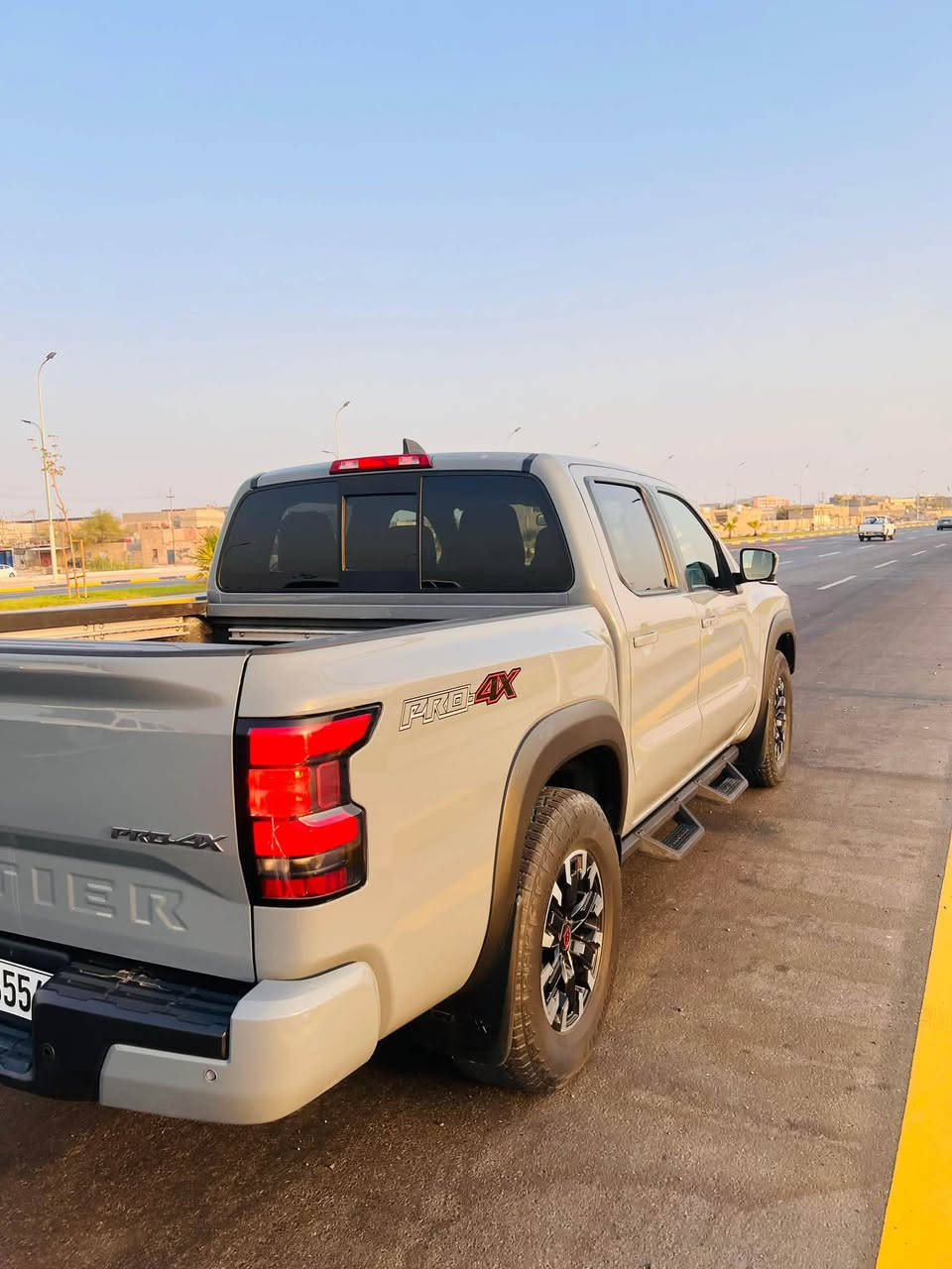 السلام عليكم  سياره بيكم نيسان Frontier موديل 2022 لون سمنتي الفئه pro_x4 السياره  ماشية 127 كيلو  السيارة وارد امريكي طاك بيها ايرباك الاستربن وبردات راجع سستم  حادثها جان جاملغ الامامي يم جهة السايق  السيارة فول مواصفات سعة المحرك 3800 6 سلندر 
رقم السيارة بصرة 
📍 الموقع البصرة / الطويسة
للاستفسار الاتصال على الرقم
***********
