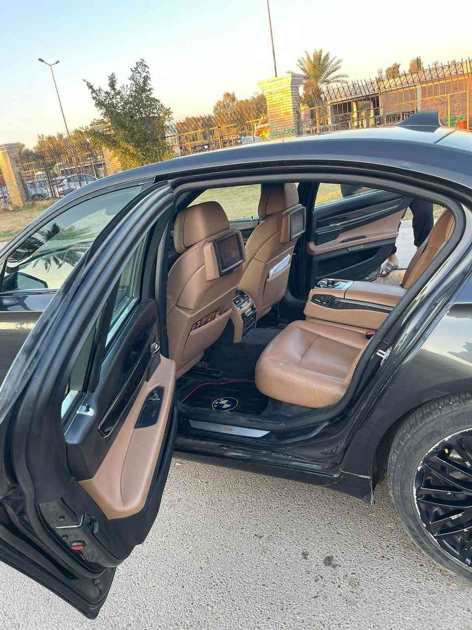 🚘 للبيع BMW 750Li موديل 2009 🔥

فقط بيع بدون مراوس

750Li Long – فل أوبشن

🔸 محرك V8 Twin Turbo

🔸 داخلية جلد بيج فخمة

🔸 مقاعد كهربائية + ذاكرة

🔸 شاشة iDrive + Apple CarPlay

🔸 فتحة سقف

🔸 ستائر خلفية كهربائية

🔸 كاميرا خلفية + حساسات ركن

🔸 Angel Eyes

🔸 تحكم بالمقود

🔸 تكييف أوتوماتيك

🔸 نظام صوت BMW

🔸 قير أوتوماتيك

🔸 دبل إكزوز

🔸 إضاءة داخلية

🔸 مواصفات 750Li كاملة وفخمة

السيارة بيها صبغ اربع قطع اثر جراد

السيارة ماشية 196 كيلو

السيارة اربع فصوص فول الاخير  داتاشو بيها رادار وكلشي شنو بالك موجود بيها 

💰 السعر: 160 ورقة

📍 الموقع: الكاظمية

📞 ***********

الفحص مفتوح للمشتري، والبيع للجادين فقط. بغداد, العراق
