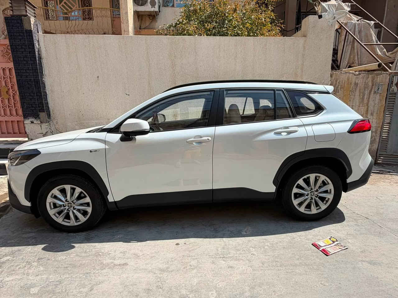 كورلا كروز  2025
ماشية 7000 km

اخذتها قبل شهرين زيرو من شركة الفرس الأبيض

مرقمة بغداد 
كلين تايتل
المواصفات:

محرك 2000 سي سي – 4 سلندر هايبرد

مقاعد جلد لون اوف وايت بلادي

مقعد السائق كهربائي

دخول وتشغيل بالبصمة (عدد 2)

أربع كاميرات 360° مع نظام تسجيل وخزن بلادي

إشارات مدمجة في المرايا الجانبية

تبريد أمامي وخلفي

فتحة سقف بانورامية (سلايد)

نظام مراقبة ضغط الإطارات (TPMS)

رادار أمامي مع مثبت سرعة

أنظمة أمان متقدمة:

• التحذير من التصادم الأمامي

• الكبح التلقائي

• التحذير من مغادرة المسار

• نظام المحافظة على المسار

مصابيح بروجيكتر

نظام مانع انغلاق المكابح (ABS)

صندوق خلفي كهربائي

للاستفسار الاتصال على  

***********
