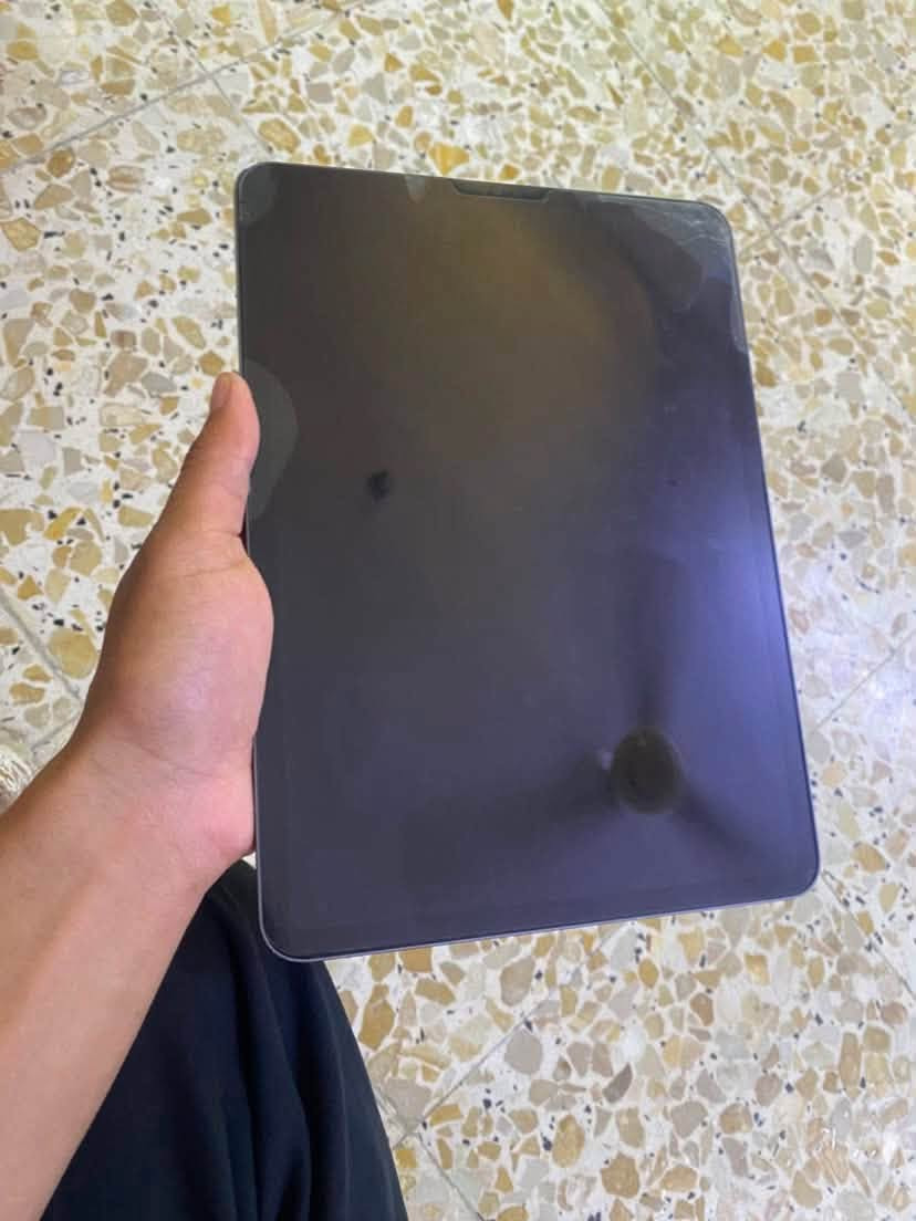 سلام عليكم ايباد 11 M2  بيها هاذ الكسر كدامك و ذاكره 128 سعر 450 عنواني بغداد الشعله
رقم *********** واتساب فقط
