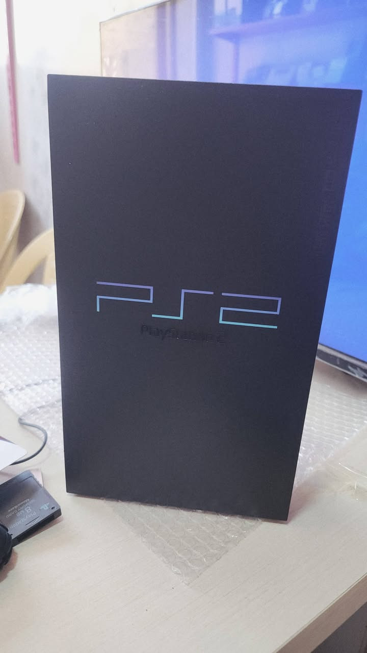 توفر ps2 كميات باله جديد مع كامل ملحقاته يحتوي على ٧٦ لعبه 
سعر ٧٠ الف فقط 
عنوان شارع حجي خليل مجاور سيد سعد المصور 
مكتب (بلي شين)
الرقم ***********
