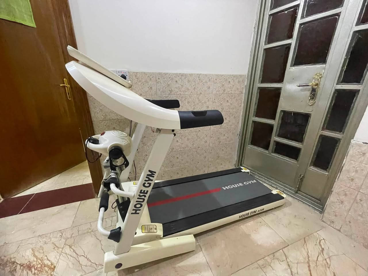 السلام عليكم
جهاز جري كهربائي أمريكي دبل ماطور جبلي نظيف جداً وشغال 
السعر ٢٠٠ الف لاستفسار الاتصال او المراسله *********** مكاني بغداد الحرية الثالثة
