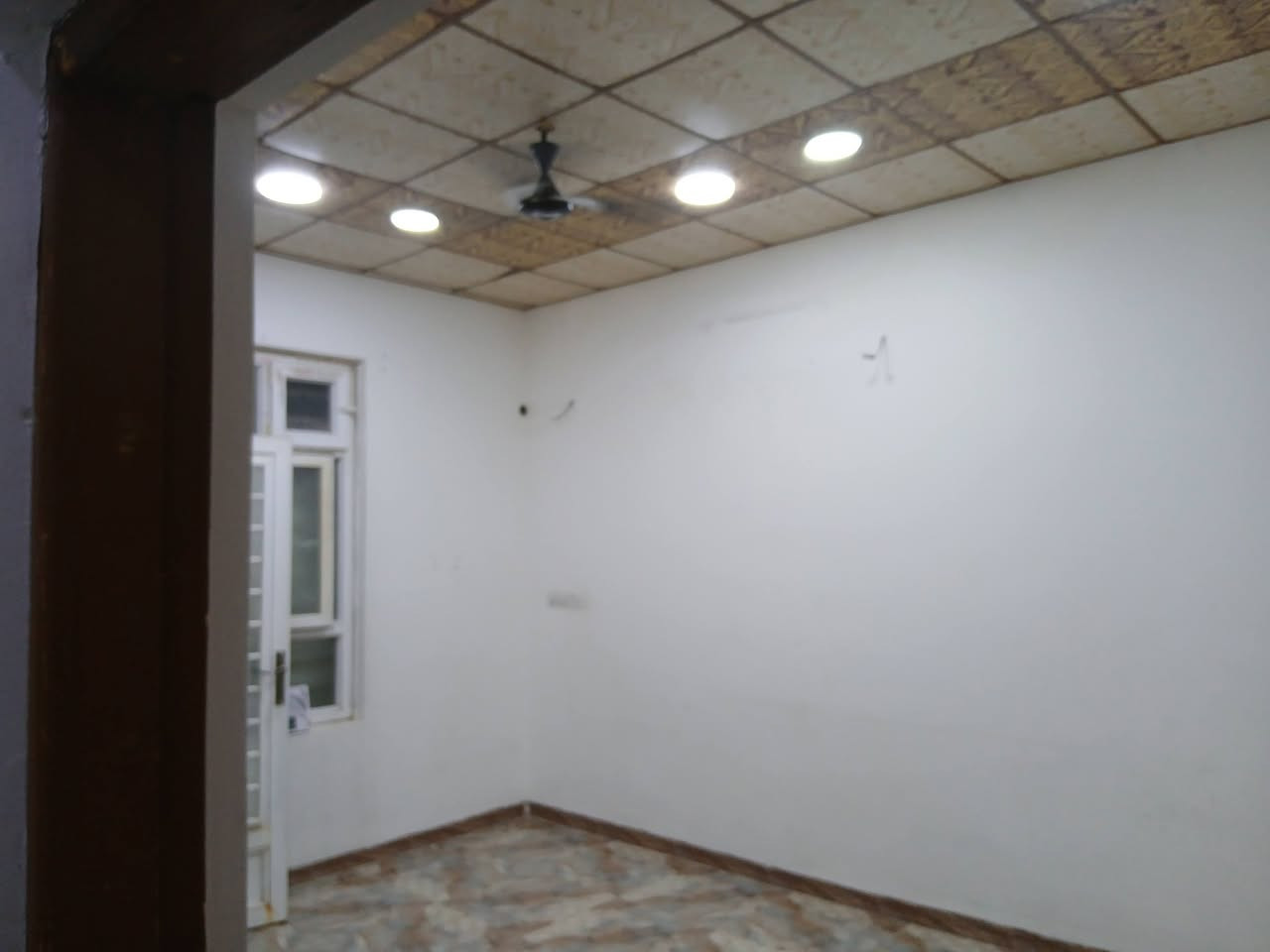 السلام عليكم مشتمل 100متر
في حي الدوانم  شارع المكاتب 
مقابيل عمارة الحمزة 
البيت مكون من استقبال وغرفه نوم 
ومطبخ مفتوح على الصالة ومنور داخلي
 وحمام داخلي وخارجي
 البيت  كراجه جبير ومخزن خارجي
السعر 48وبي مجال للأستفسار 
***********
***********
