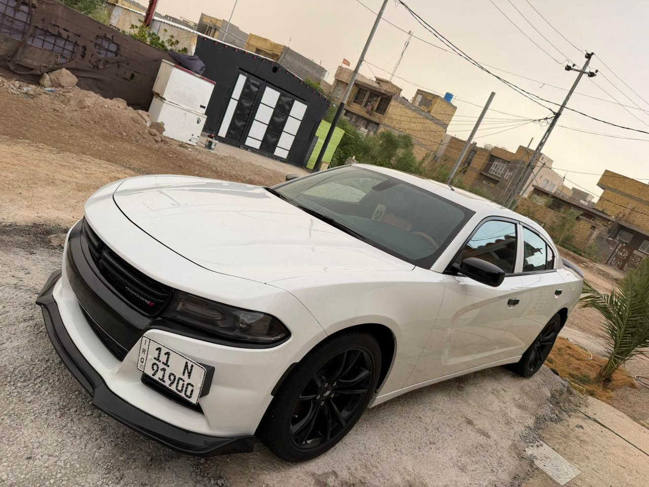 جارجر 2018 بلاك توب خليجي
 وكاله هارلم مكفوله كفاله عامه من صبغ بارد تبديل السياره جديده ع وضع الشركه 
رقم بغداد مميز بأسمي 
السياره فول فتحه سقف وباقي التفاصيل عدى الرادار 
السياره ماشيه 78 استخدام شخصي 
السياره عنوانها واسط الكوت 

السعر 🟩علق ستصل لك رسالة تتضمن السعر 

رقم التلفون ***********
