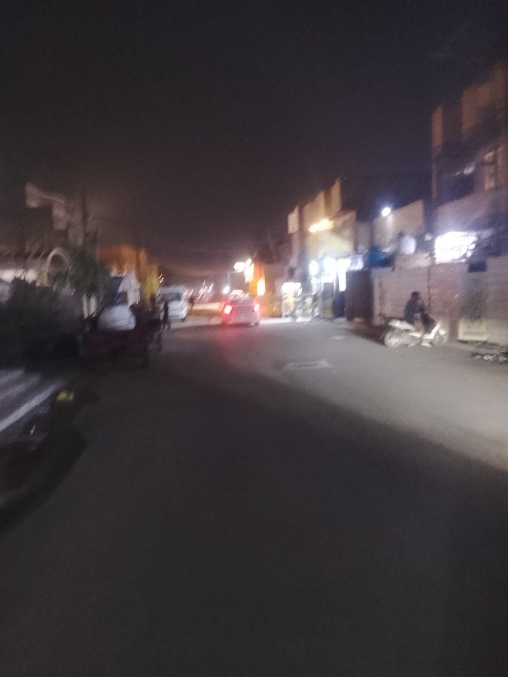 السلام عليكم 
بيت للبيع طابو صرف 
المساحة : ٧٣ متر 
على الشارع العام في منطقة السويب 
يحتوي البيت على 
الطابق الاول
- مطبخ
- استقبال
- حولي كبير 
- وغرفه نوم 
والطابق الثاني يتكون من بيتونه 
البيت متصلح جديد كاشي وشتايگر و ماء 
البيت حاليا متأجر ب٣٠٠ الف 
الواجهية ٤ امتار 
السعر : ٦٨ مليون وبي مجال (مستعجل على البيع)  
للاستفسار اكثر اما تتصل على الرقم 
***********-***********
او التوجه الى مكتب عقار الساعدي قرب الفلگه في منطقه السويب