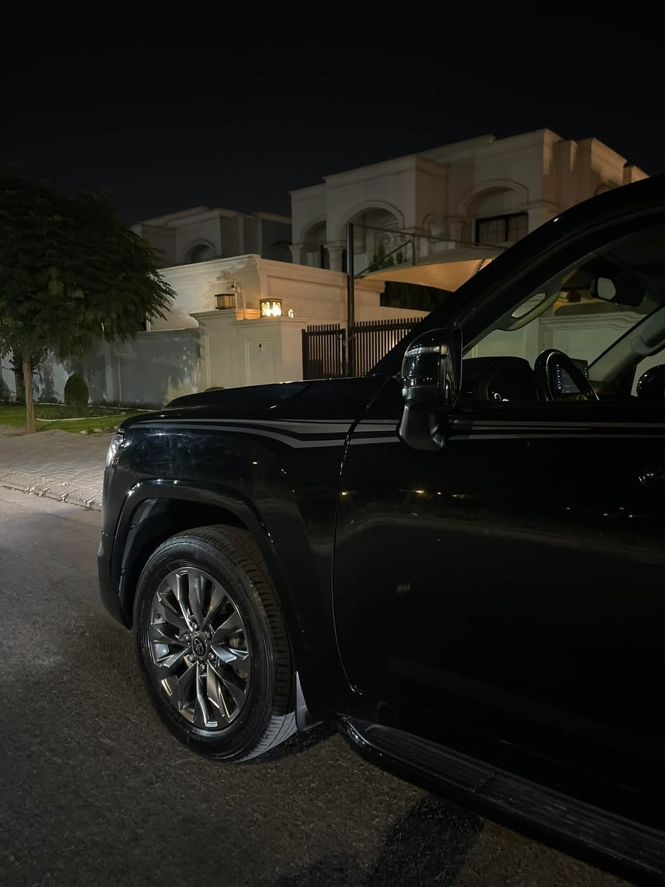 السلام عليكم
تيوتا لاندكروز  Gxr #_ترهم_نقد_او_قسط
موديل 2022 سبعينه بااسمنا تحويل مباشر  

المواصفات / فول✅
كشنات جلد
تطبيق ٣ شاشات
شاحن لاسلكي 
حساسات امامي خلفي 
تبريد كشنات 
كشنات كهرباء 
سلايد
بصمة تشغيل 
بصمة ابواب ،، وبقية المواصفات معروفه بل Gxr
