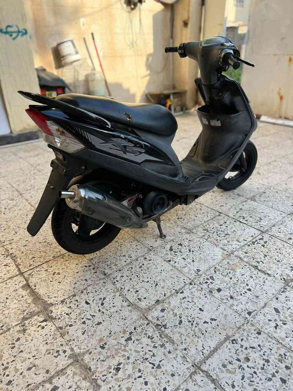 دراجه ماكس عدله للبيع مكفوله مامفتوحه كله ختم واحد
السعر 900وبيه مجال الشراي يتصل 
***********
