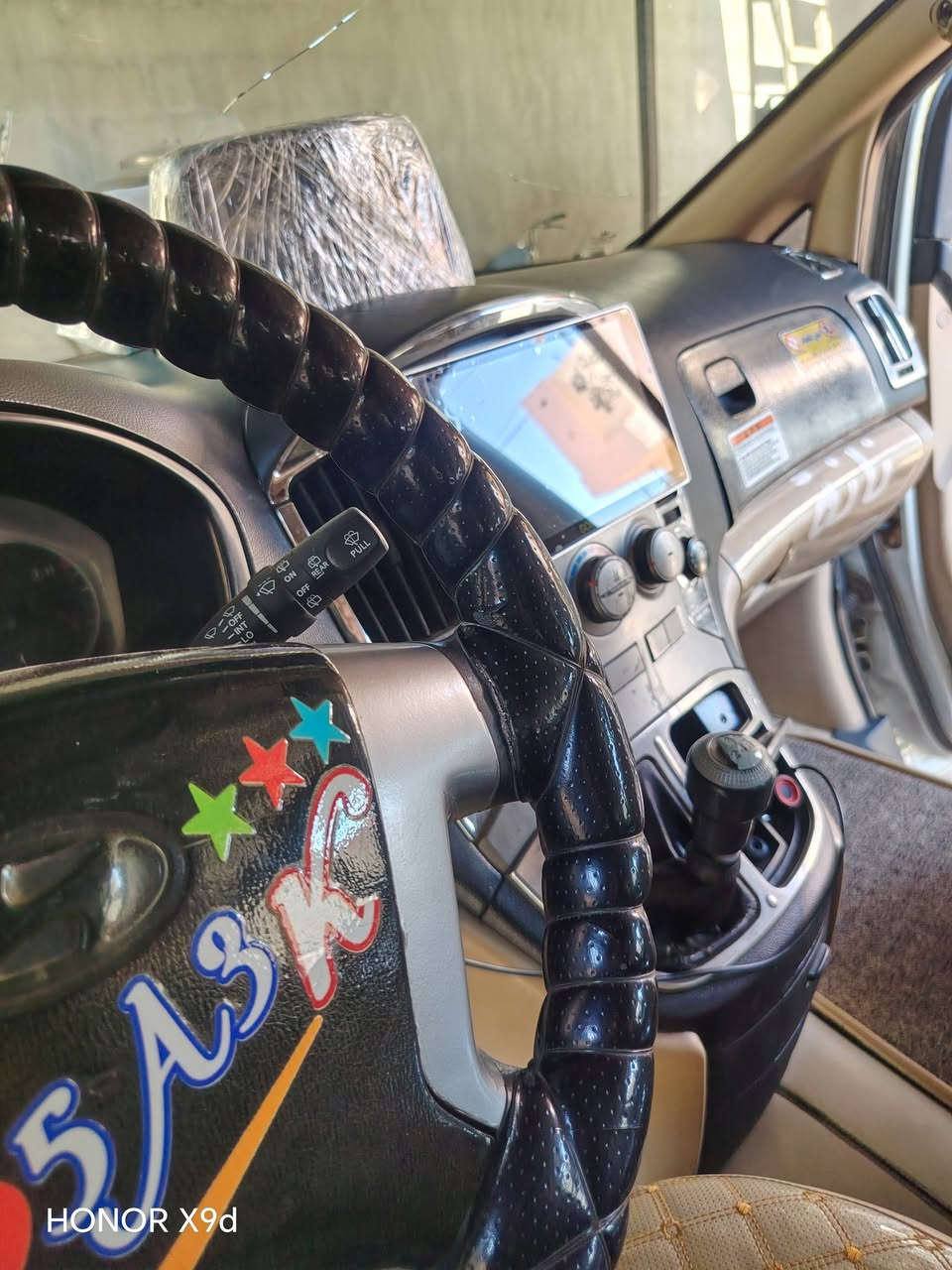 سلام عليكم ستاركس رقم بغداد دولي موديل ٢٠٠٩  بسمي تحويل مباشر  كشر مكفول سونار   سياره مال جنايه خير الله السعر ١٣٧ ديالى خالص ***********اثير الشمري  تحياتي الجميع

نص مكتوب في الصور:
- HONOR X9d