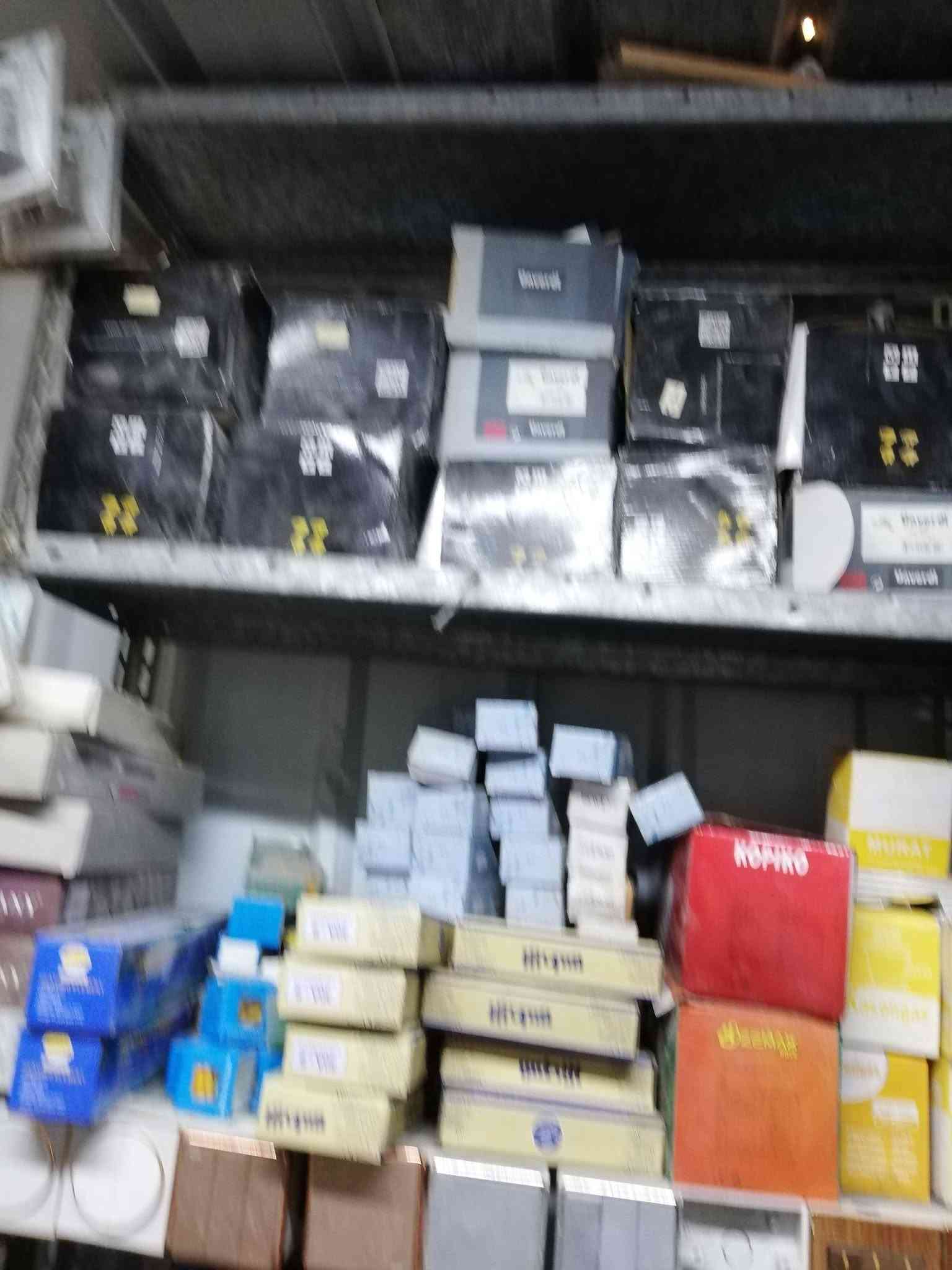 محل لبيع بغداد حي العامل قرب مسبح الرافدين *********** واتساب سعر ٦٥٠٠ مليون دكسن رفوف عدد ٨ ميز ٣ طباقات وياهن
