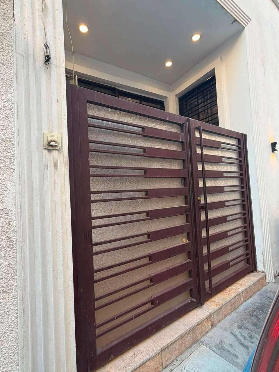 � للبيع مشتمل سكني مميز

📐 المساحة: 50 متر

🏡 التفاصيل:
• الطابق الأرضي: صالة + مطبخ
• الطابق الأول: غرفتا نوم
• 2 خدمات
• بيتونة

📍 العنوان: شارع المغرب – نجيب باشا
📌 قرب مستشفى الخيال – فرع البيت

📱 للتواصل والواتساب:
***********
