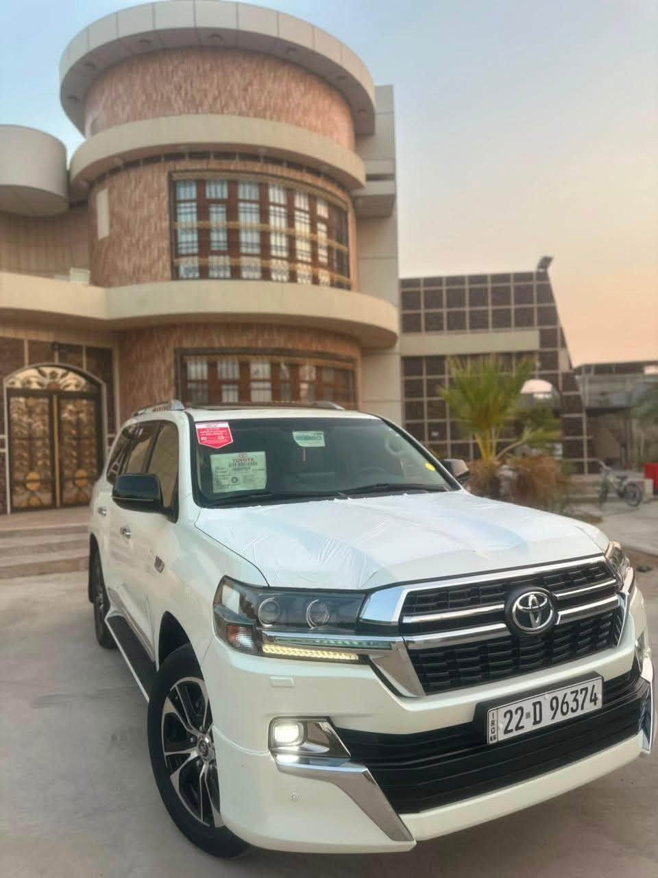 لاندكروزر GXR • V8 • ٨٠٠٠٠ كم