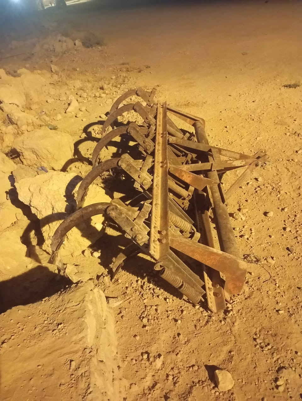 خرماشه مال تنكتر فوركسن (9) سنون للبيع  حديدها صب قوي وسبرنكاتها جديده سعرها 400 بيها مجال بصيط للستفسار اكثر اتصل ***********
