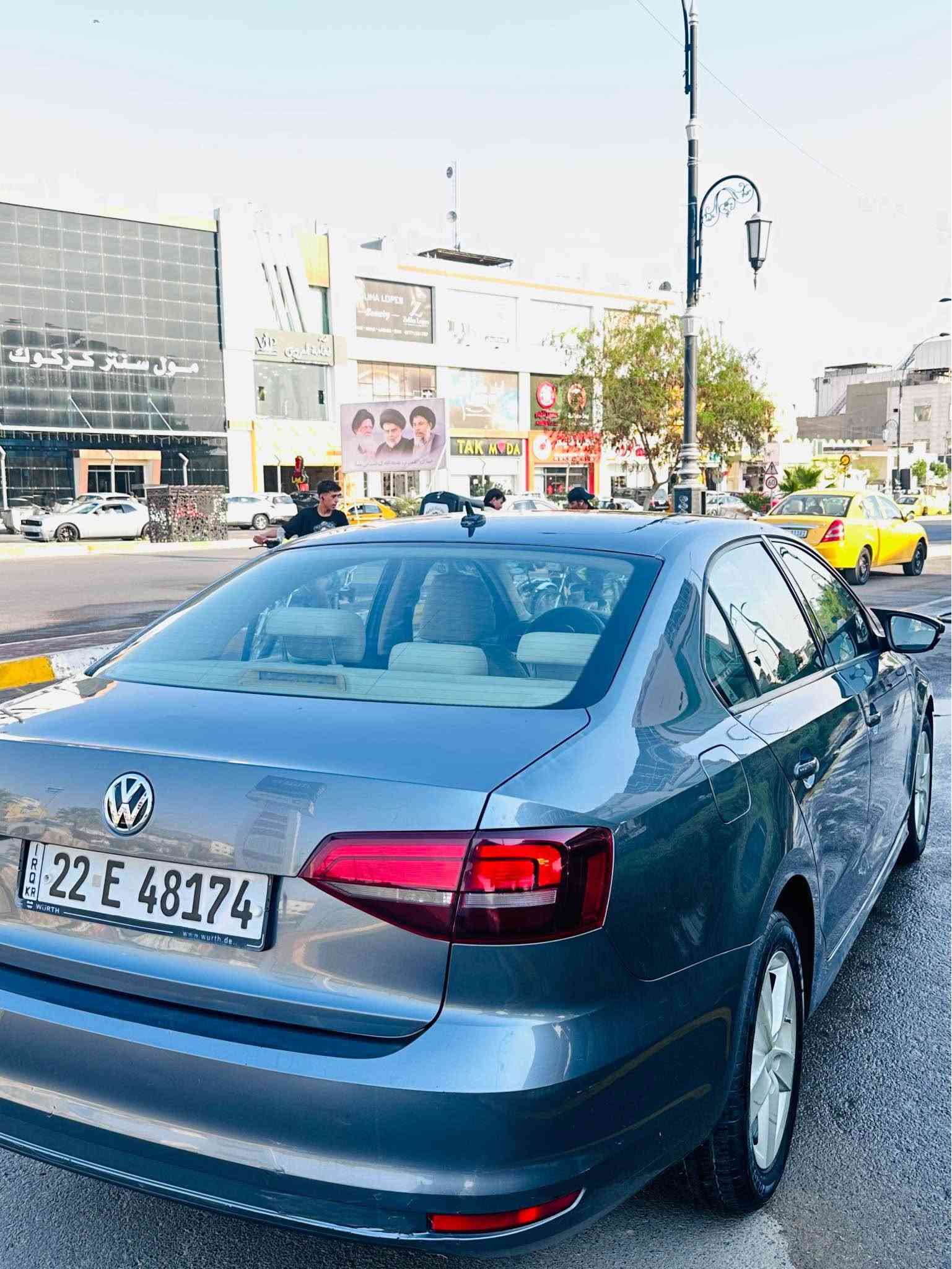 سلام عليكم للبيع Volkswagen  موديل 2016   رقم اربيل رقم سنويه كوله جديد سياره باسمنا
موصفات السياره خليجي
محرك 2000 تنفيس طبيعي 
كير 6 نمرات 
قطعتين تبريد ثلج
مثبت سرعه 
داخل كريمي 
شاشه وكامره 
منظومه زينون 
سياره لايت +  اتو ماسحات اتو 
سياره بيه قطعه ونص صبغ بجم كبس خلف كبس
3 تعديلات بارد صغار كلش
سياره جاهزه من كل النواحي  مابيه نقص 
السعر 97وبيه مجال للشراي
الاستفسار *********** كركوك, العراق
