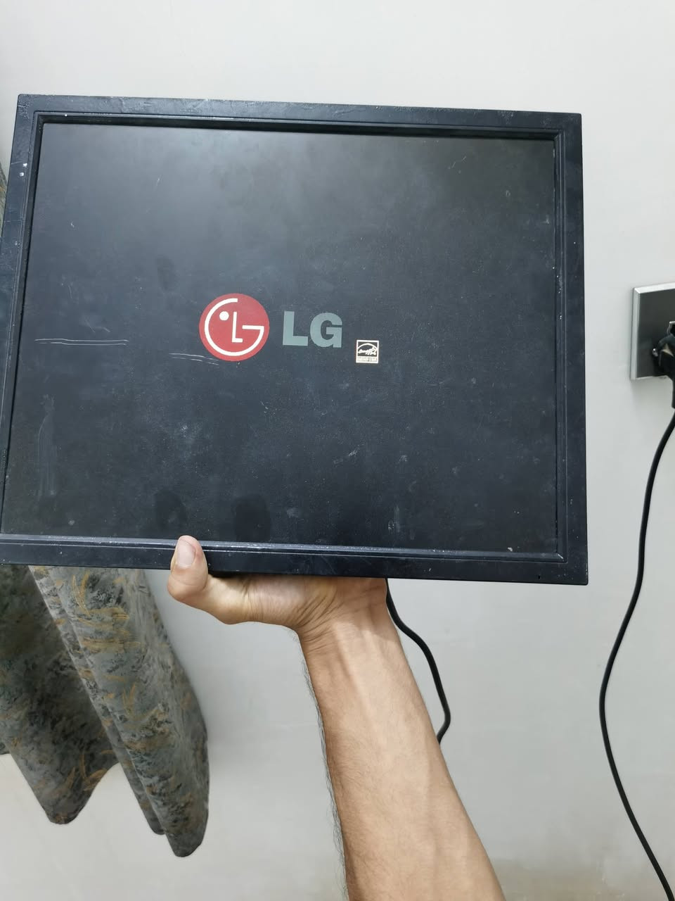 سلام عليكم
شاشة LG حجم ١٩ أو ٢٠ ما متأكد منها
بيها فقط منفذ VGA بدون الستاند مالتها شغالة طبيعي
وياها الكيبل مالتها
سعرها ٢٠ قفل بدون معاملة
توصيل ٦ لكل المحافظات
للتواصل ***********
