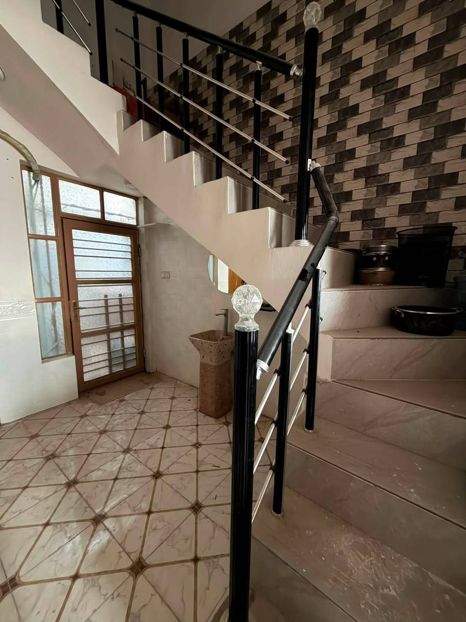 🏡دار للبيع🏡
المساحة: 100 متر مربع

✅ #طابو_زراعي_سند_25_أقرار_محكمه

السعر: 50 مليون  ( مع الأثاث )

الموقع: النجف الاشرف منطقة المزارع الاولى مقابل قريتة الغدير عمود 321 
شارع رقم 10

مواصفات البناء:

غرفة نوم وصاله ومطبخ واستقبال حمامات داخليه وخارجيه  

بناء مرتب (أساس + سقف كونكريت + طابوك)

الخدمات:#بعد_عن_سوق_100م

ماء كهرباء مدارس سوق تبليط مولد

للاستفسار والاتصال:
***********
***********
فيديو للبيت بأول تعليق
