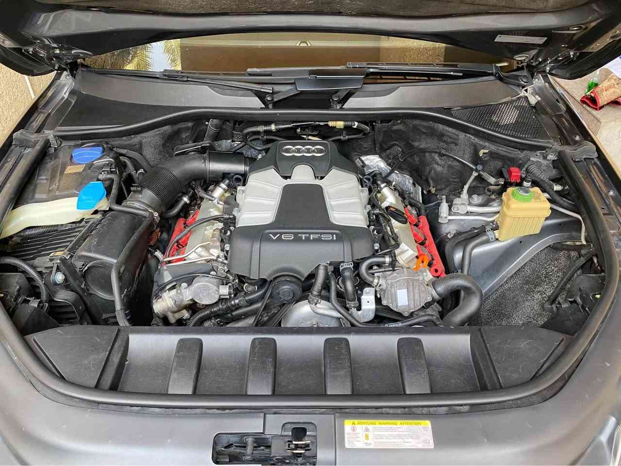 أودي Audi Q7 موديل ٢٠١٢ خليجي مواصفات السيارة طلب خاص فول فول سقف كنتارا بلادي داخل جلد اسود بلادي كشنات الامامية تدفئة وتبريد وخزن وضعيات ستيرن خزن وكهرباء وصاج بلادي قبضة كير صاج بلادي انارة مخفية بالابواب بردات بلادية بانوراما مع سلايد خلفي لمقاعد الصف الثالث ٧ راكب تبريد منفصل حتى لمقاعد الصف الثالث بلوتوث مع دي في دي منفصل بلادي مع رامات عدد ٢ مع هارد خزن بلادي مع سي دي جنجر عدد ٦ اقراص نفكيشن نضام ماوس وجي بي اس تشغيل نظامين بصمة او سويج ٥ وضعيات قيادة سستم صوت Bose مع دمام بالصندوق بلادي 
السيارة نظام جكات تصعد وتنزل حتى بالسرعات العالية تنزل من وحدها وحتى بالصندوق دكمة تصعدها وتنزل لسهولة حمل الامتعة 
دخول ذكي مع بصمة ابواب عدد ٤ انارة ترحب خارجية حتى بالمري الجانبية 
المري الجانبية خزن وهيتر وقلب عند الرجوع للخلف مع شفط قلاب 
كامرة خلفية بلادي حساس مطر الماسحات الامامية تفاعلية مع السرعات مع ماسحة خلفية لايت زينون بلادي مع ليد نهاري بك لايت ليد مع لايت متحرك مع الستيرن 
محرك وكير وحجر بيئة بلادي ما مفتوح 
محرك ٦ سلندر مع سوبر جارج قوة حصانية ٣٣٥ كير ٨ نمر شفتات كير بالستيرن السيارة كلها على البلاد غراضها كلها بلادية حتى العدة والسبير وستارة الصندوق 
بيها ربع الباب الخلفي صبغ عكس السائق 
ماشية ٢٠٥ الف كيلو متر حقيقي كل غراضها البلادية مال الشركة وياها كتلوكتها بصمات عدد ٢ وياها غراض الصندوق البردة والشبكة والفواصل كاملة
السعر : 145 ورقة وبيها مجال
موبايل : *********** 
بيع او مراوس حسب الرغبة بغداد, العراق

