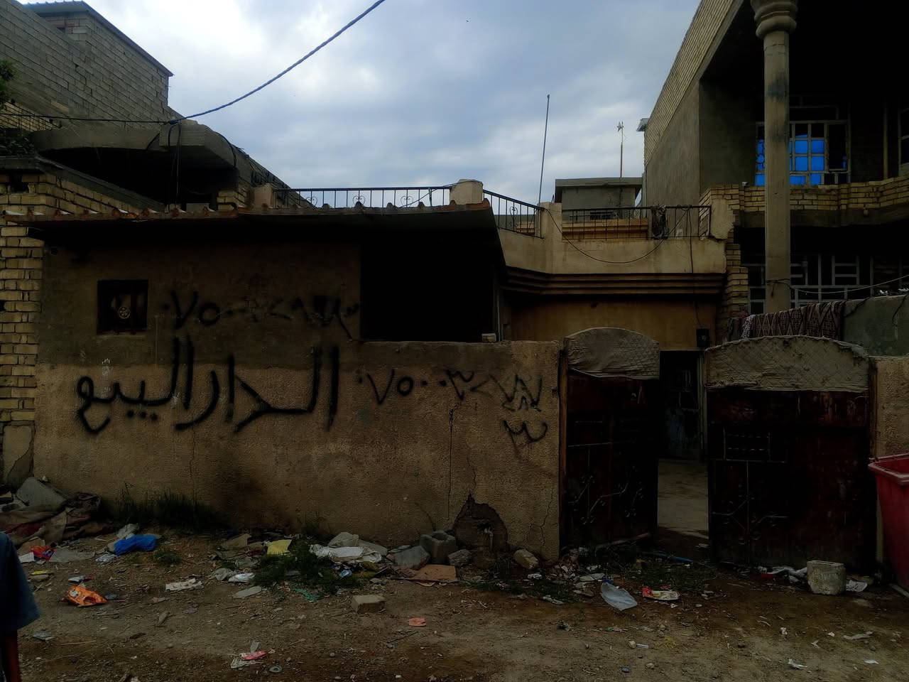 السلام عليكم بيت للبيع بغداد ابو غريب ابو منيصير عل شارع العام القديم البيت 150 متر واجه 7 ونص البيت مكانه حلو البيت تعبان سعر 75 وبي مجال تواصل خاص  او ***********2 واتساب فقط

