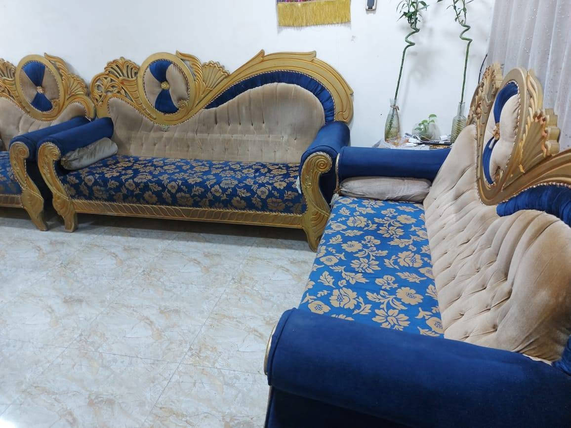 تخم ملكي ضخم  ١٠ مقاعد  السعر ٢٥٠ الف
مكاني بغداد حي القاهره الاتصال ***********
تخم ملكي ضخم  ١٠ مقاعد  السعر ٢٥٠ الف
