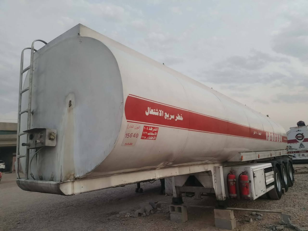 السلام وعليكم فالفو شيطاني  للبيع موديل 2005  مربوطه صهريج تخم تاير راس وصهريج سنويه جديدة ل 27 رقم كركوك جديدة انكليزيه  صهريج شاكر 2015   دواخل حلوة كير محرك اكسل شاصي مكفول كير اوتماتيك طوناج جي اس طوناج منتهي ماخذ له موعد ل 11 +10 خير من الله السعر 325 بيها مجال  خابر الرقم *********** مكان صلاح الدين طوز خرماتو ملاحظه السيارة بيها تسبيعه من جهت السكن بصيطه
