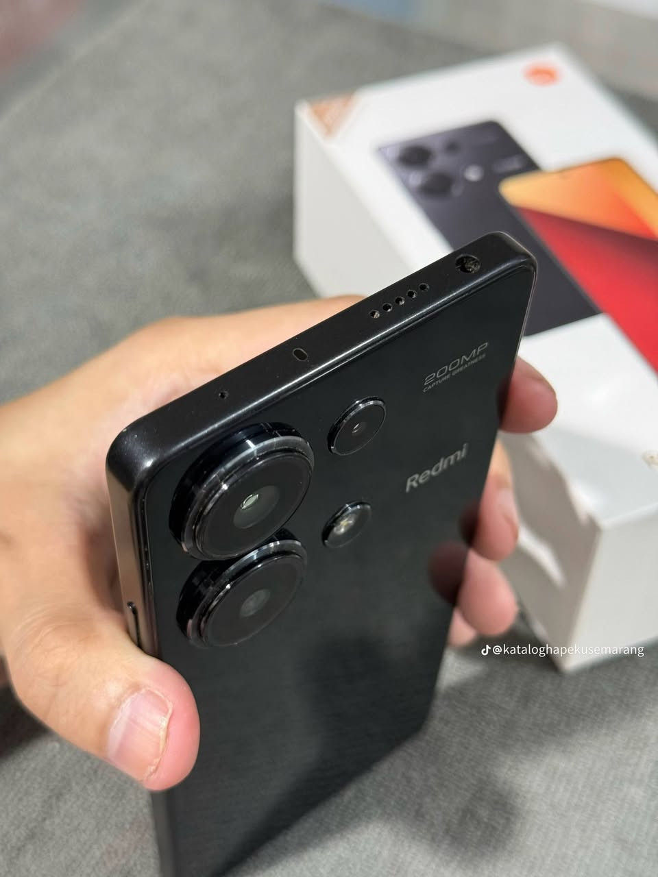 ((بدون كاروتون ومعدات  فقط جهاز)) Redmi Note 13 Pro 4Gاللون: أسود ملكي  Black)المواصفات الأساسية للجهاز:المساحة والتخزين:ذاكره  (512) جيجابايت (مساحة ضخمة جداً تتسع لكل ملفاتك وألعابك).الرام (الذاكرة العشوائية): 12 جيجا رام (أداء سريع جداً وتنقل سلس بين التطبيقات).الكاميرا الأساسية: بدقة 200 ميجابكسل (صور خرافية وتفاصيل واضحة جداً).الشاشة: AMOLED بألوان مشبعة وتردد 120Hz (سلسة جداً باللمس والتصفح).البطارية والشحن: 5000 مللي أمبير مع شاحن خارق سريع جداً بقوة 67 واط.حالة الجهاز والملحقات:النظافة: الجهاز نظيف كتير وبحالة ممتازة (خارجي وداخلي)  السعر (270) وبي مجال   العنوان بابل الحمزه الغربي
الاتصال ***********  متواجد انترنين واتصال
