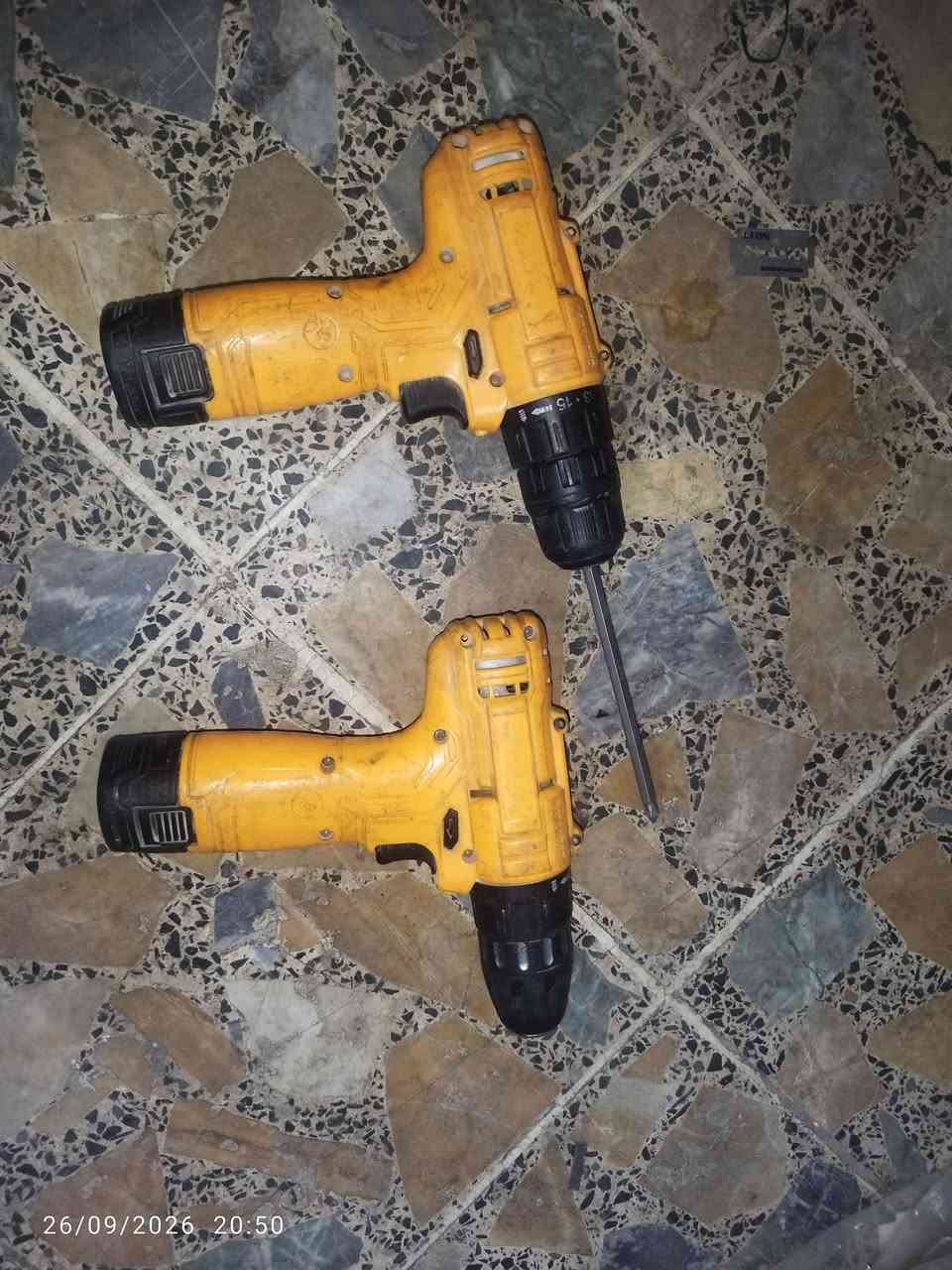 سلام عليكم عمي ذني زوج دريلات وهمر  شلعه وحده ابيع بس قيم بلي يرضي الله مكاني نجف

نص مكتوب في الصور:
- 26/09/2026 20:51
- 26/09/2026 20:50